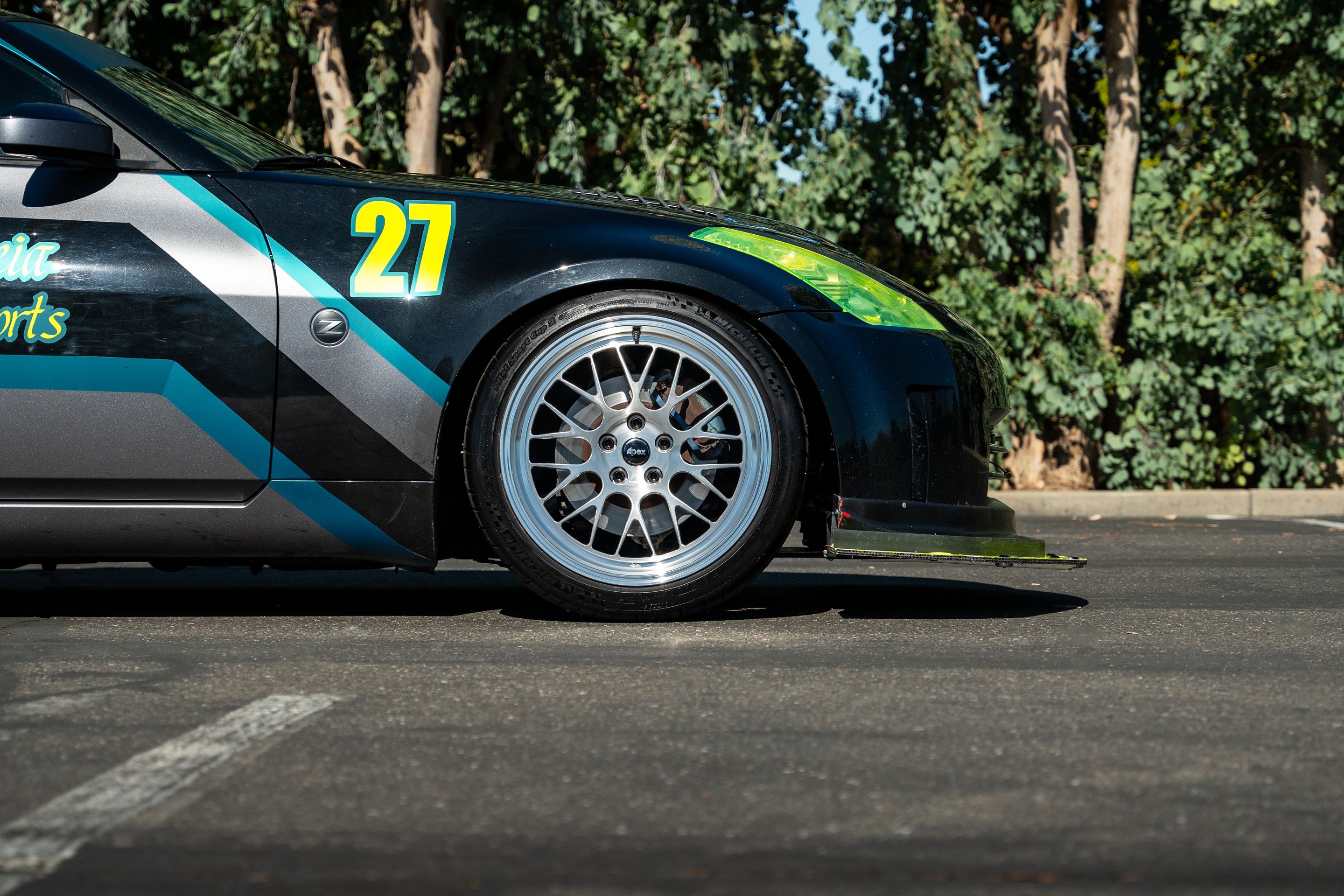 Grey Nissan 350Z with 19" ML-10RT Apex wheels in Machined Lip Brushed Clear