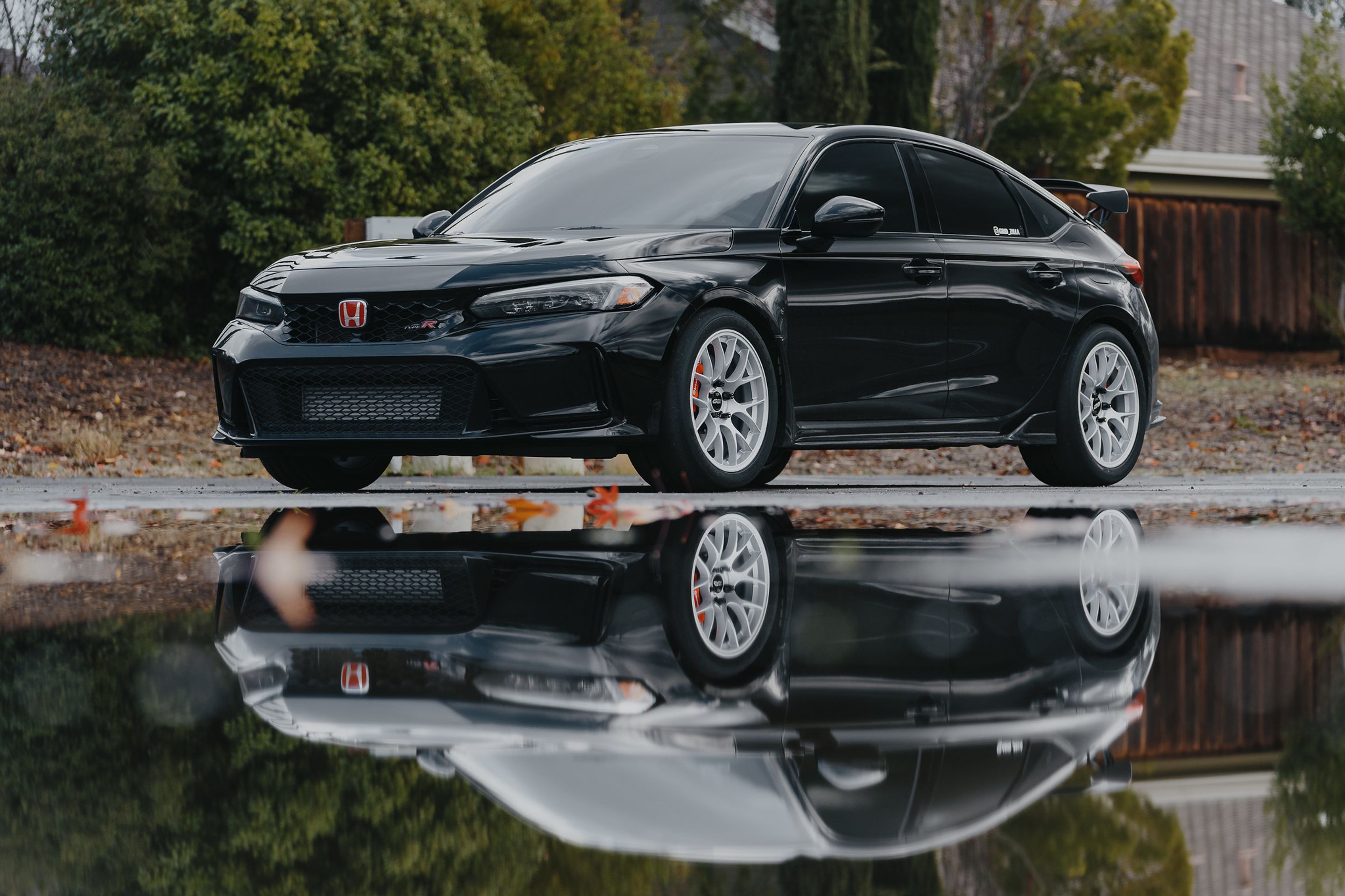 Black Honda FL5 Civic Type-R with 18" EC-7 Apex wheels in Race Silver