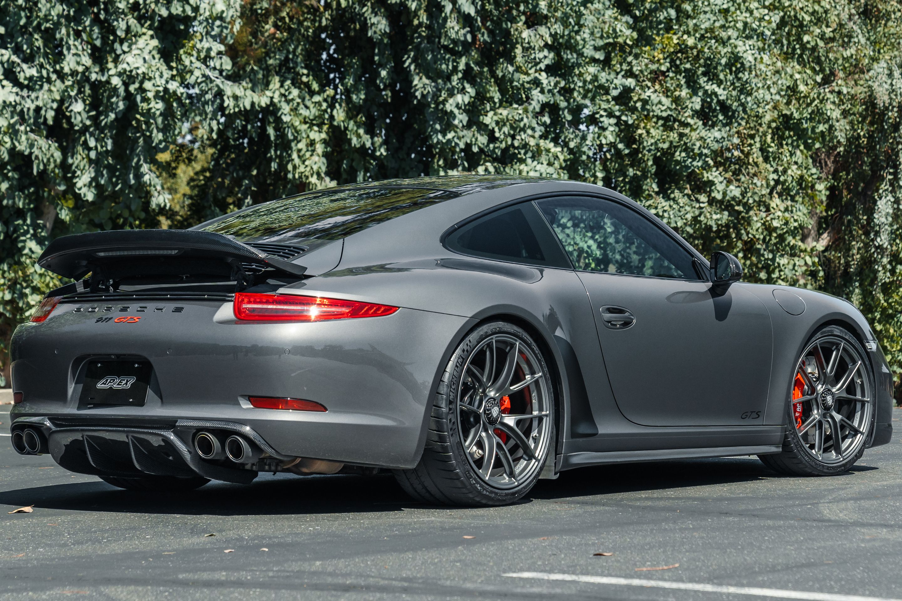 Grey Porsche 911 991.1 Carrera GTS with 20" VS-5RS Apex wheels in Anthracite