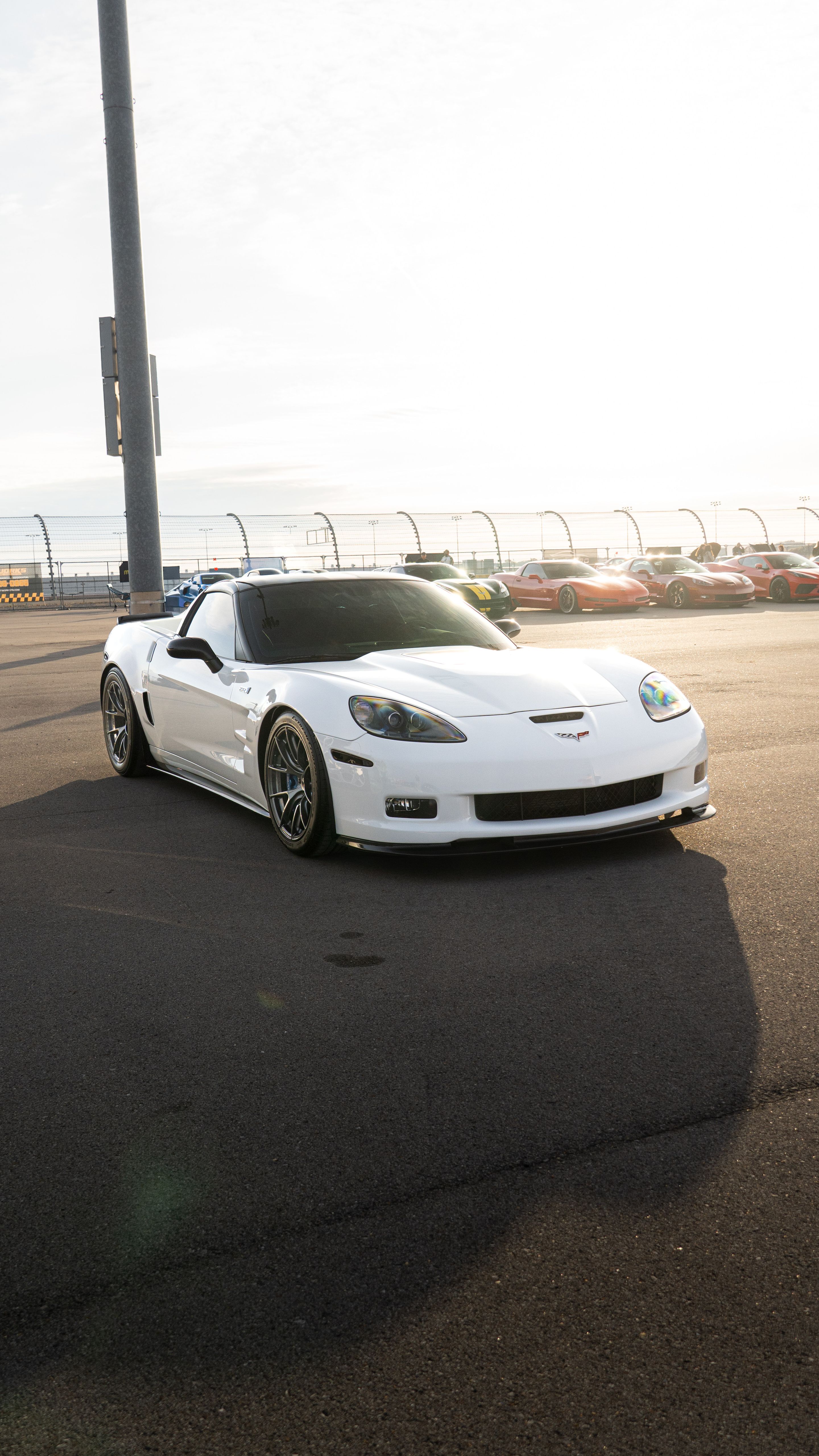 White Chevrolet C6 Corvette ZR-1 with 18" VS-5RS Apex wheels in Anthracite