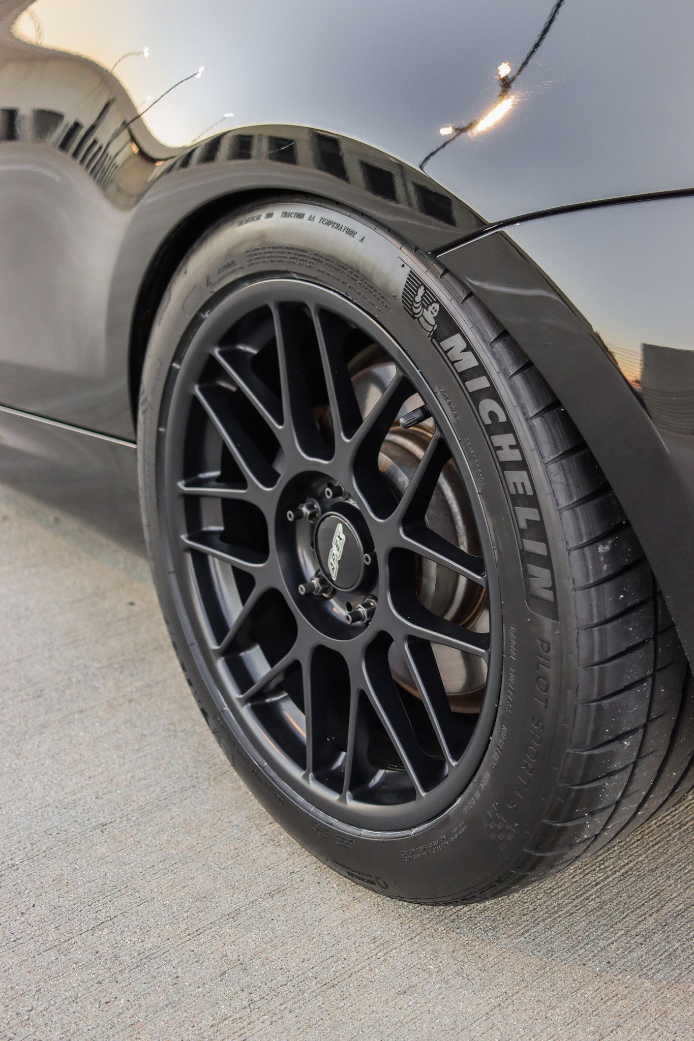 Black BMW E82 Coupe 1 Series with 18" ARC-8 Apex wheels in Satin Black