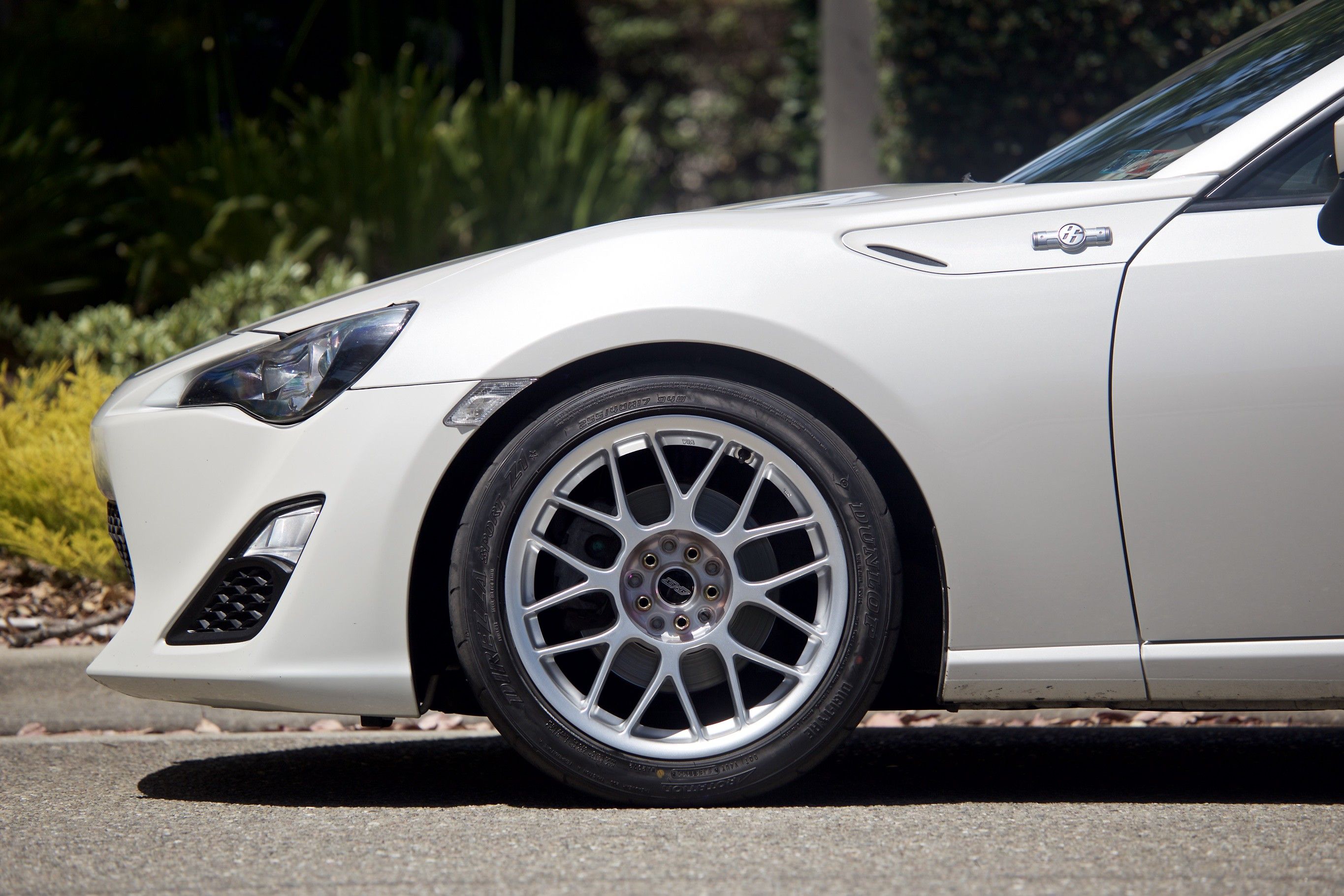 White Scion FR-S with 17" ARC-8 Apex wheels in Anthracite