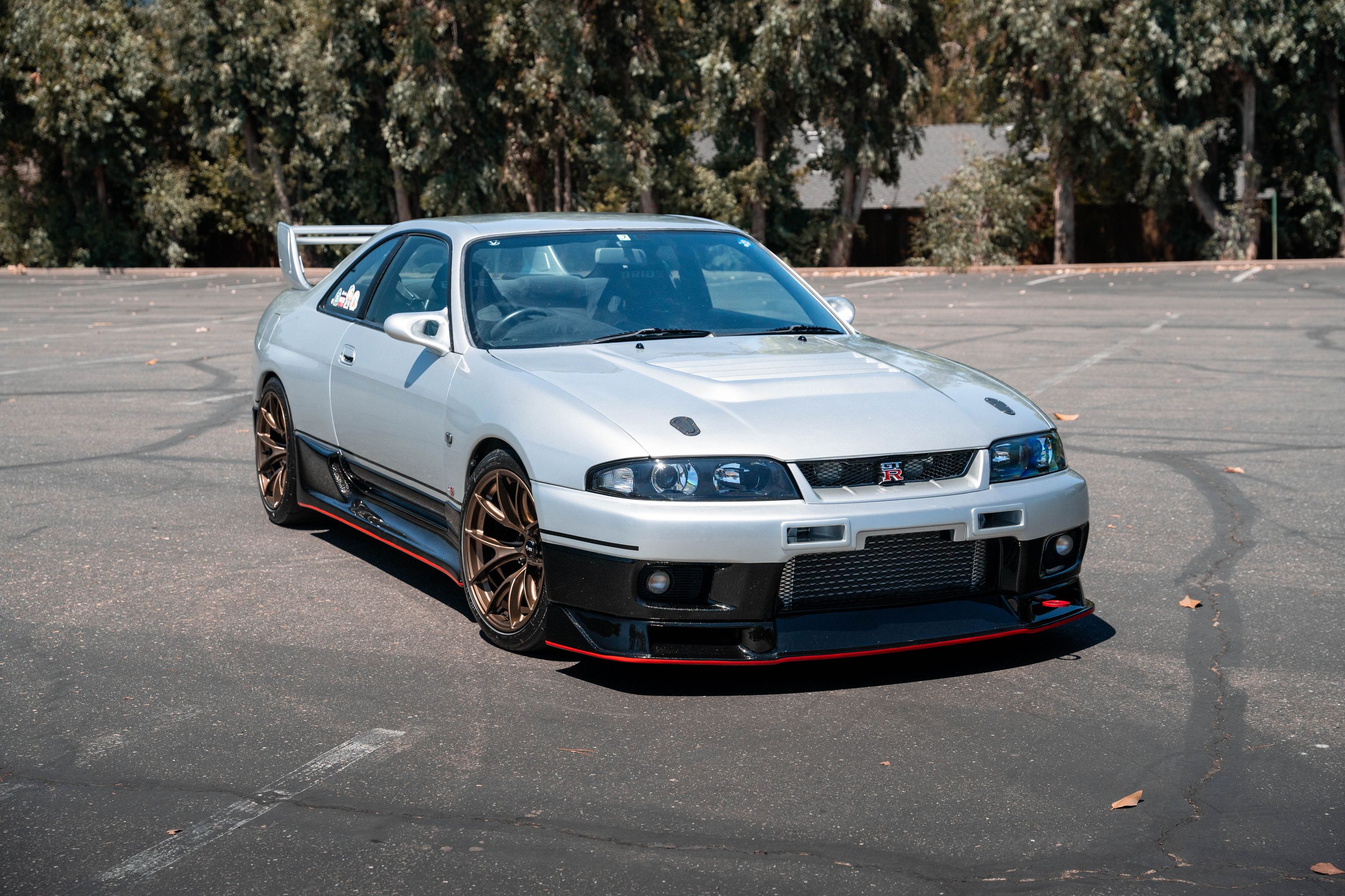 Silver Nissan R33 GT-R with 18" VS-5RS Apex wheels in Satin Bronze