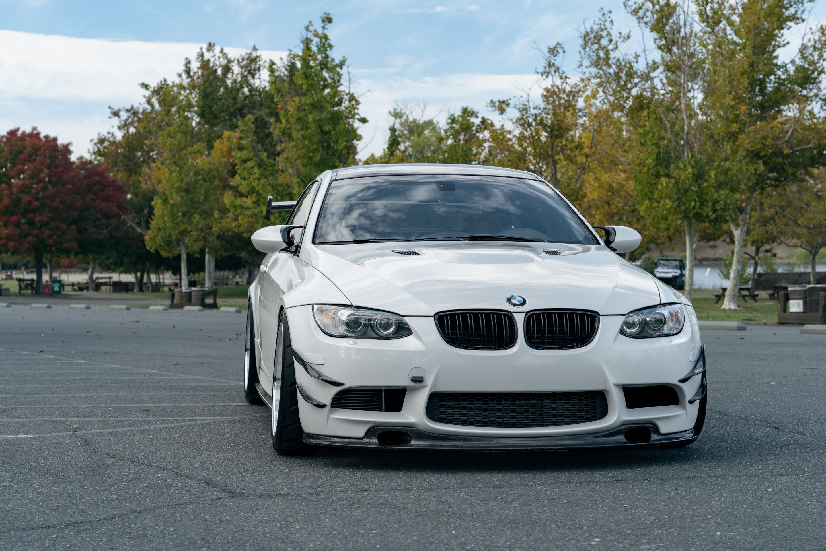 White BMW E92 Coupe M3 with 18" ML-7RT Apex wheels in Machined Lip Race Silver