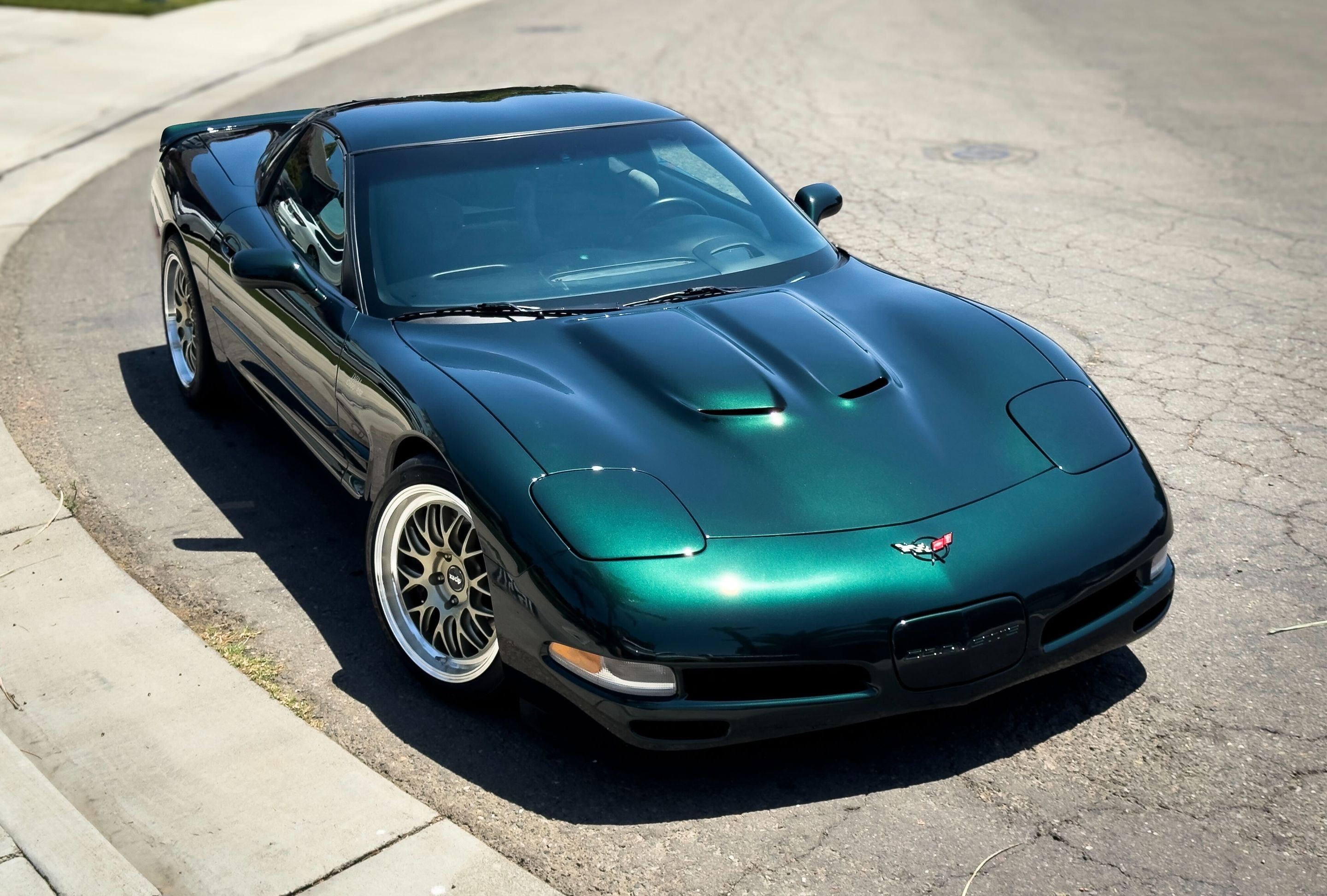 Green Chevrolet C5 Corvette Z06 with 18" ML-10RT Apex wheels in Machined Lip Gloss Motorsport Gold