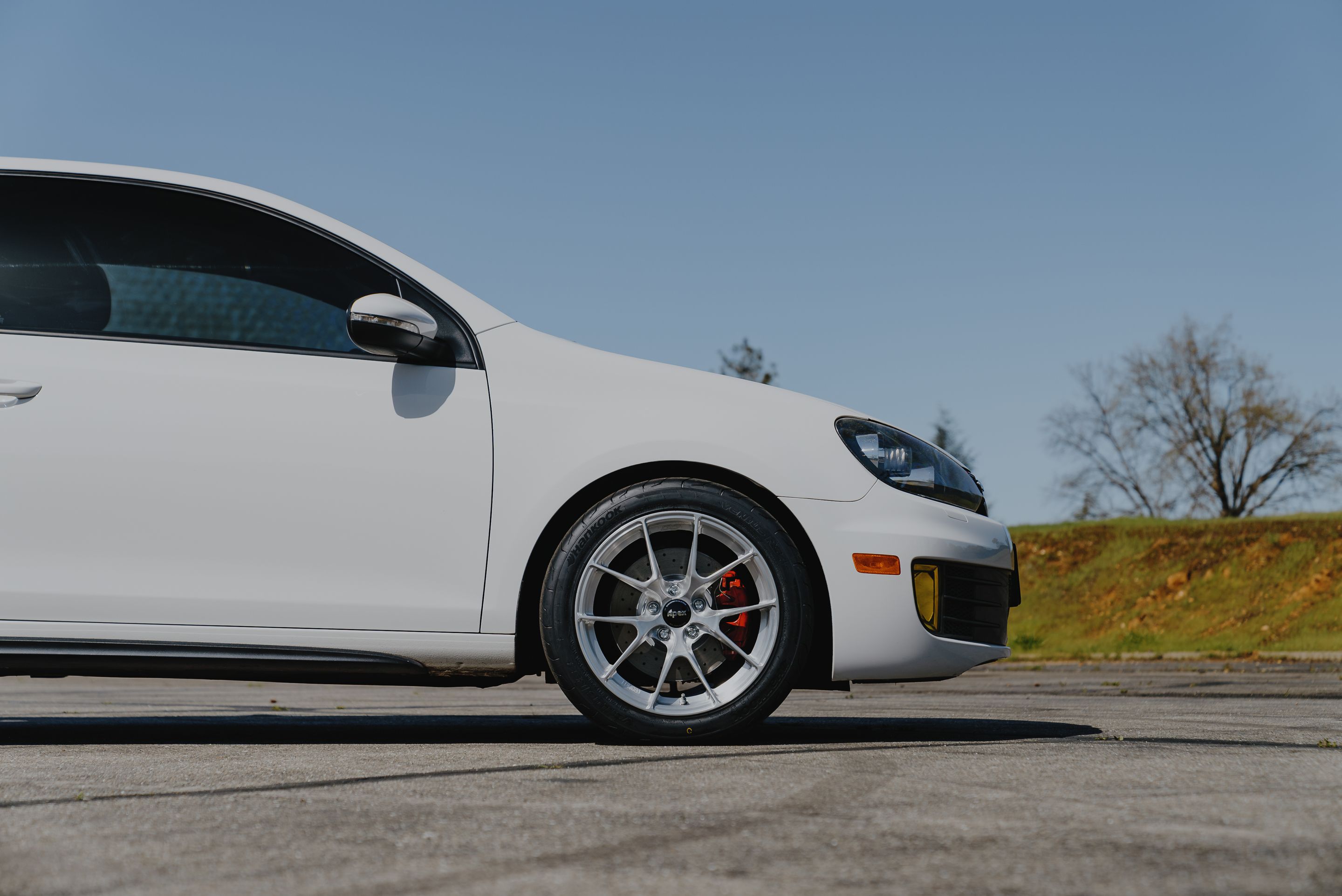 White VW MK6 GTI with 17" VS-5RS Apex wheels in Brushed Clear
