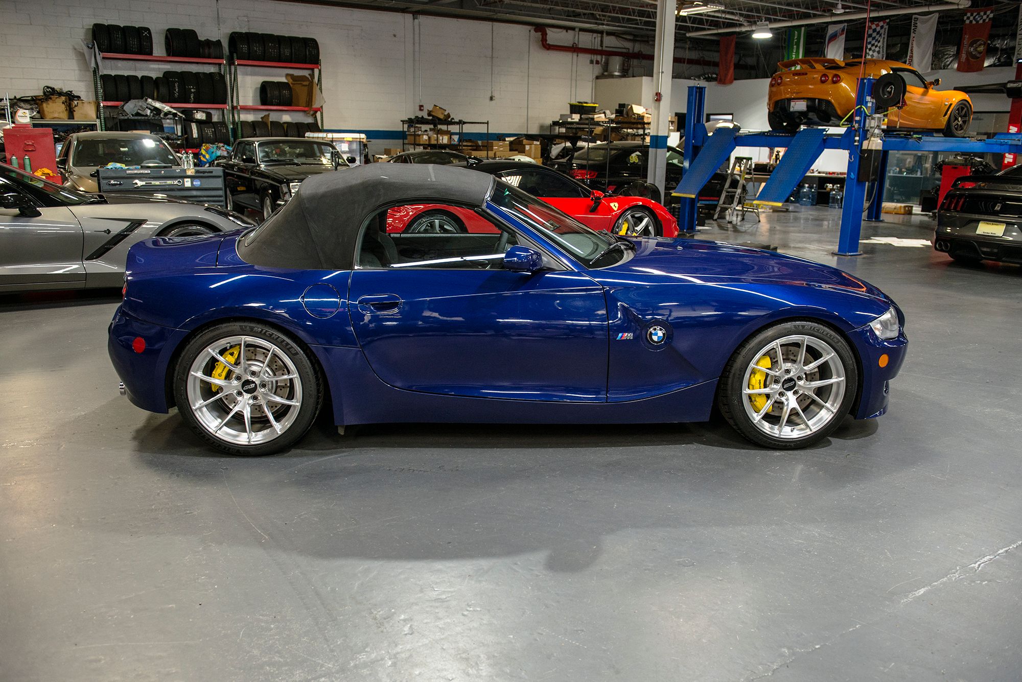 Blue BMW E85 Roadster Z4 M with 18" VS-5RS Apex wheels in Brushed Clear
