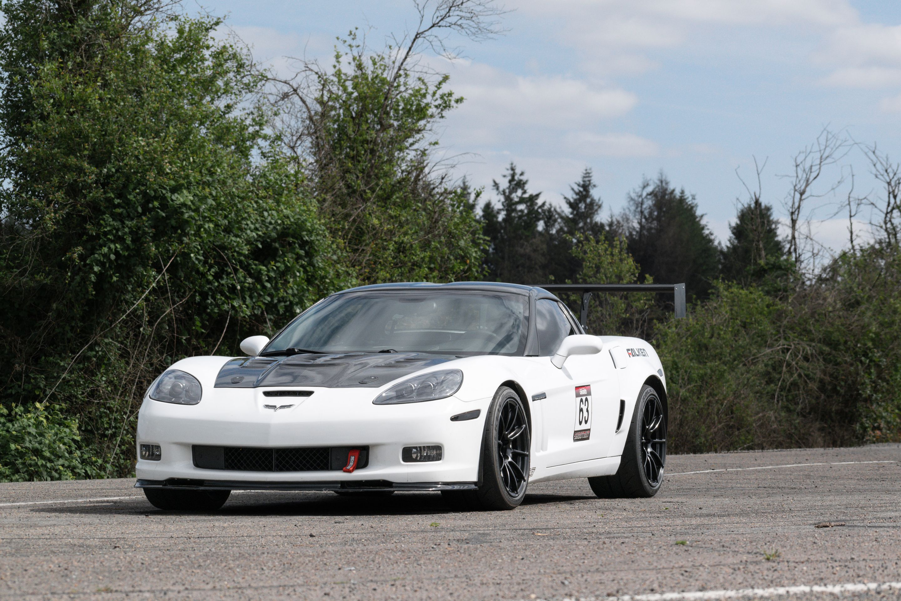 White Chevrolet C6 Corvette Grand Sport with 18"/19" SM-10RS Apex wheels in Satin Black