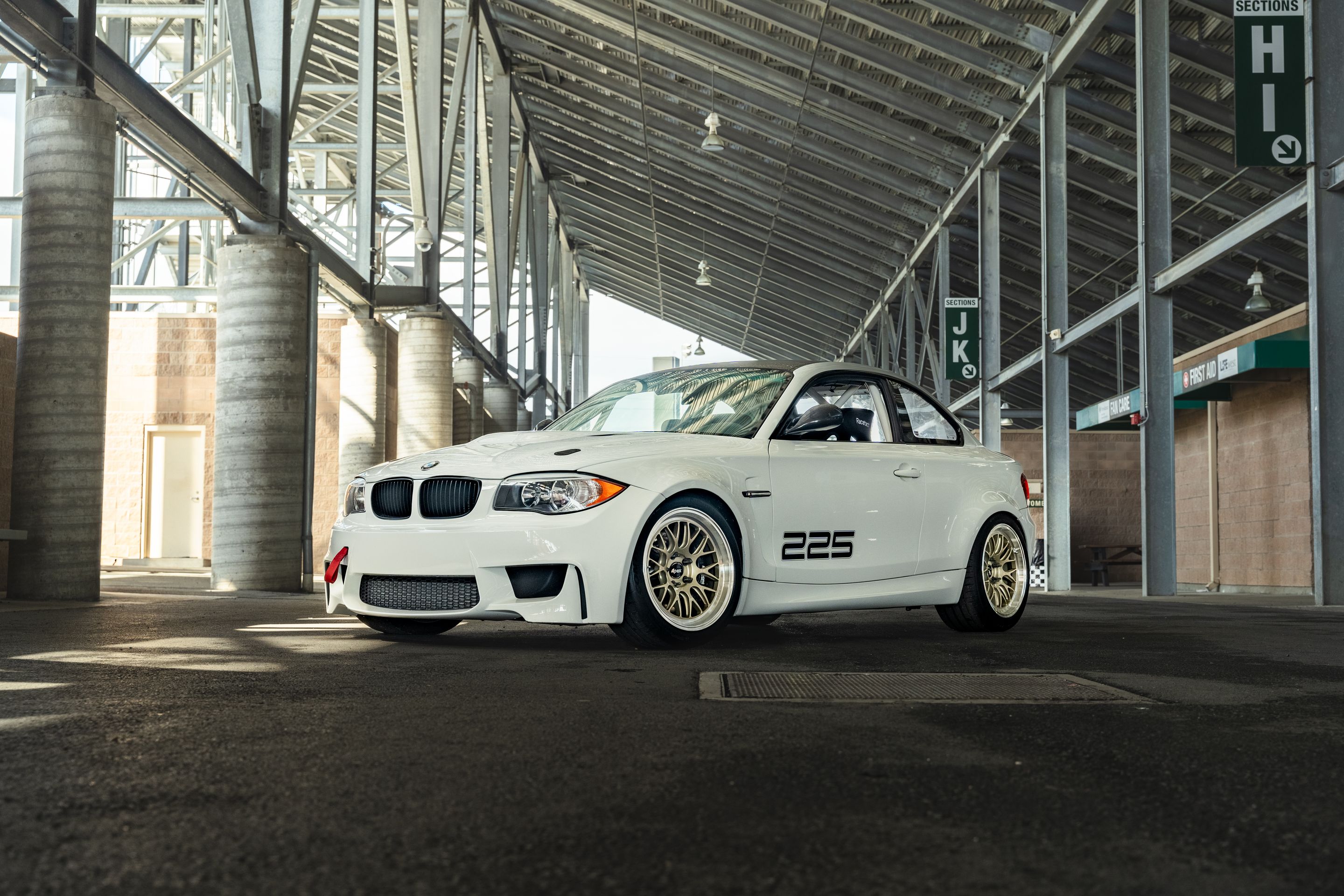 White BMW E82 1M with 18" ML-10RT Apex wheels in Machined Lip Gloss Motorsport Gold