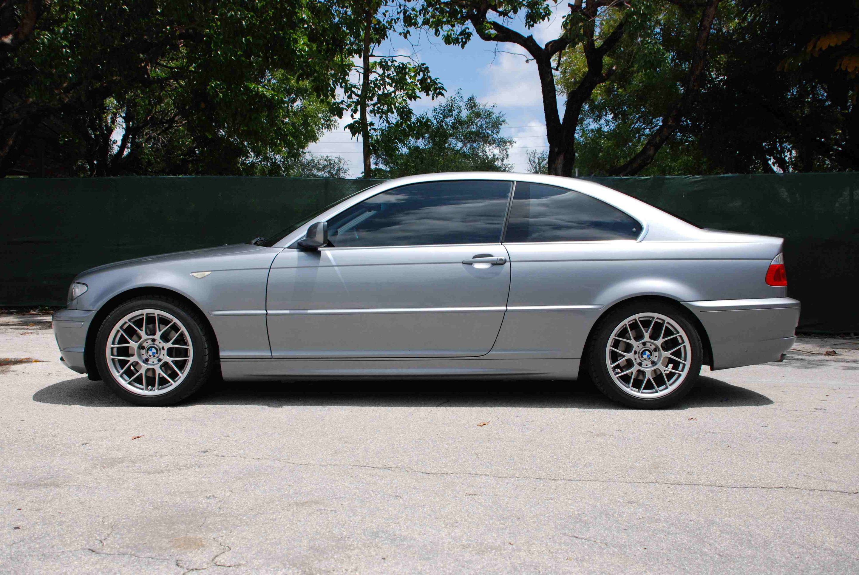 Silver BMW E46 3 Series with 17" ARC-8 Apex wheels in Hyper Silver