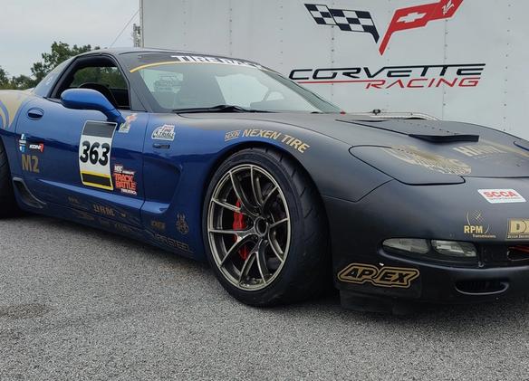 Chevrolet C5 Corvette Z06 with 18" VS-5RS in Motorsport Gold