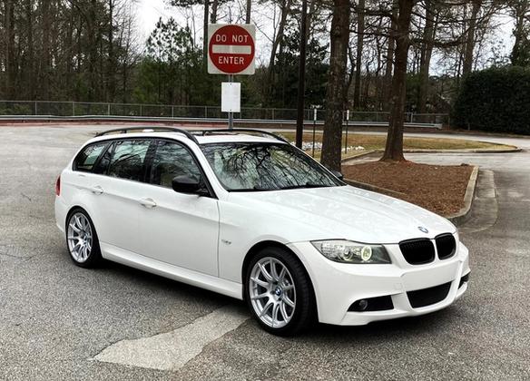 BMW E91 LCI Wagon 3 Series with 18" SM-10 in Race Silver
