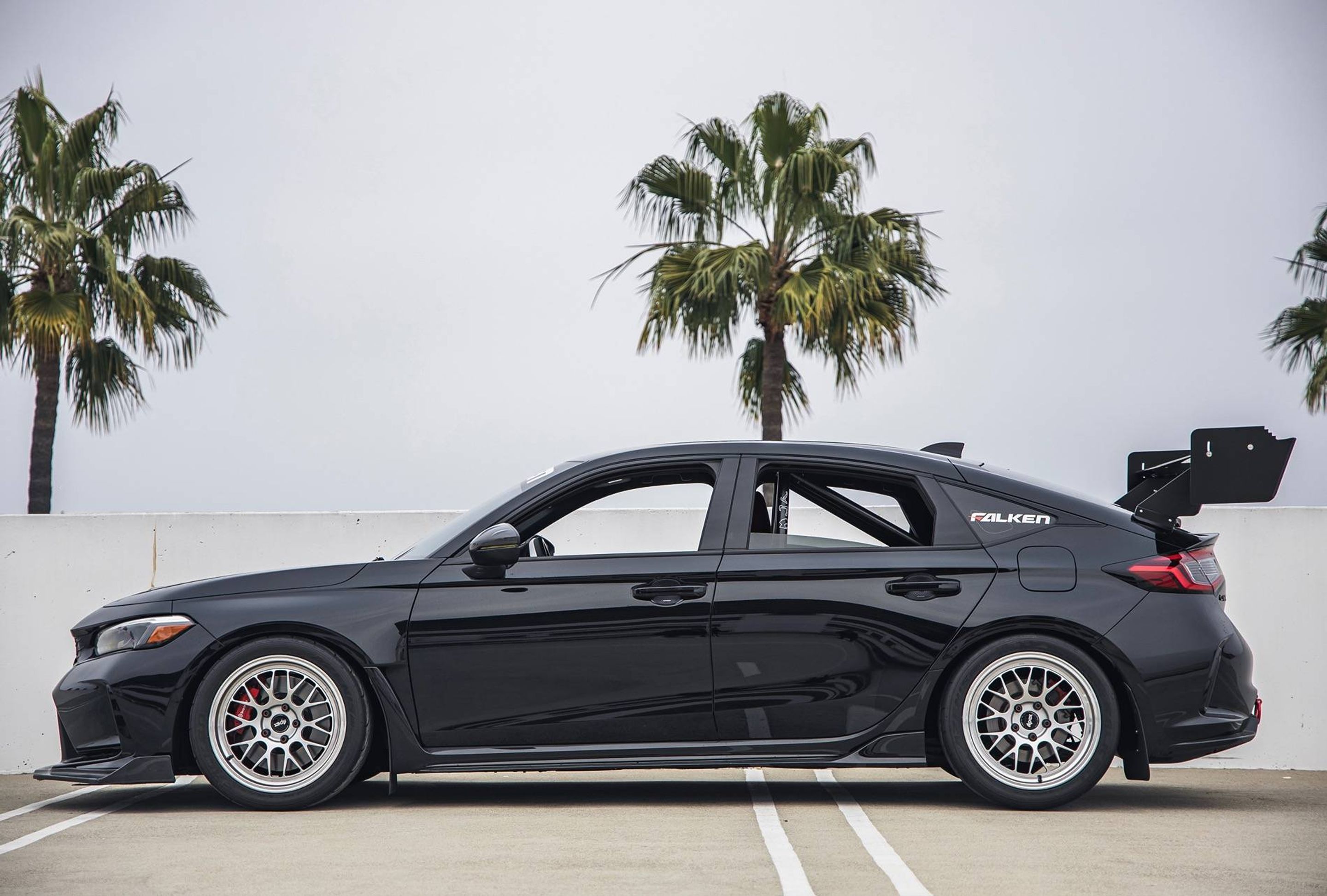 Black Honda FL5 Civic Type-R with 18" ML-10RT Apex wheels in Machined Lip Race Silver