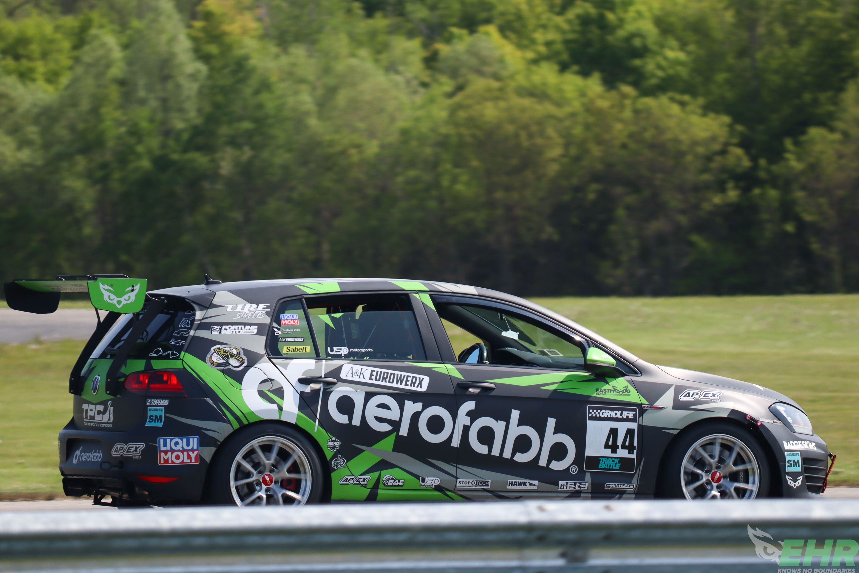 Race Livery VW MK7 GTI with 17" VS-5RS Apex wheels in Brushed Clear