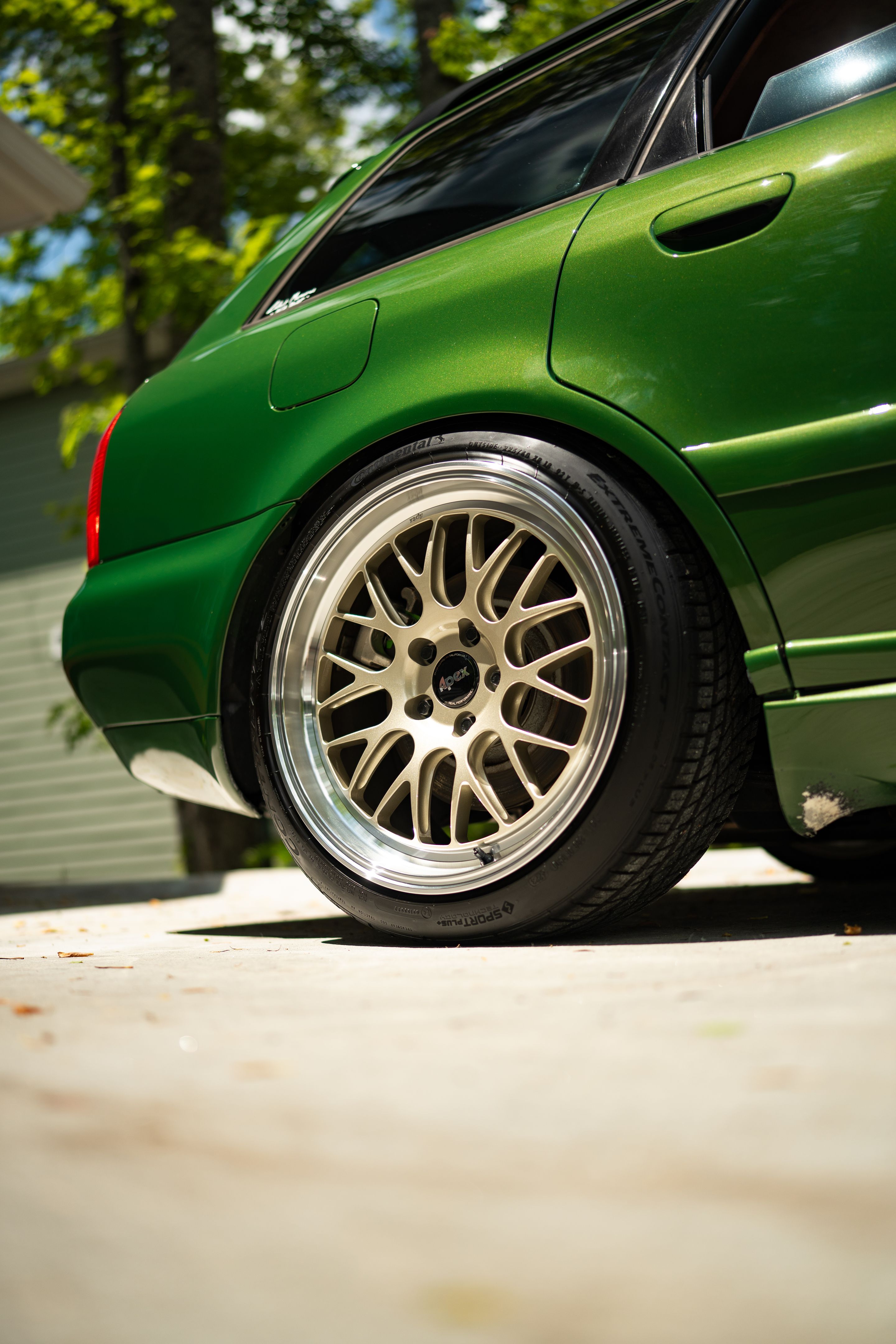 Green Audi B5 S4 Avant/Wagon with 18" ML-10RT Apex wheels in Machined Lip Gloss Motorsport Gold