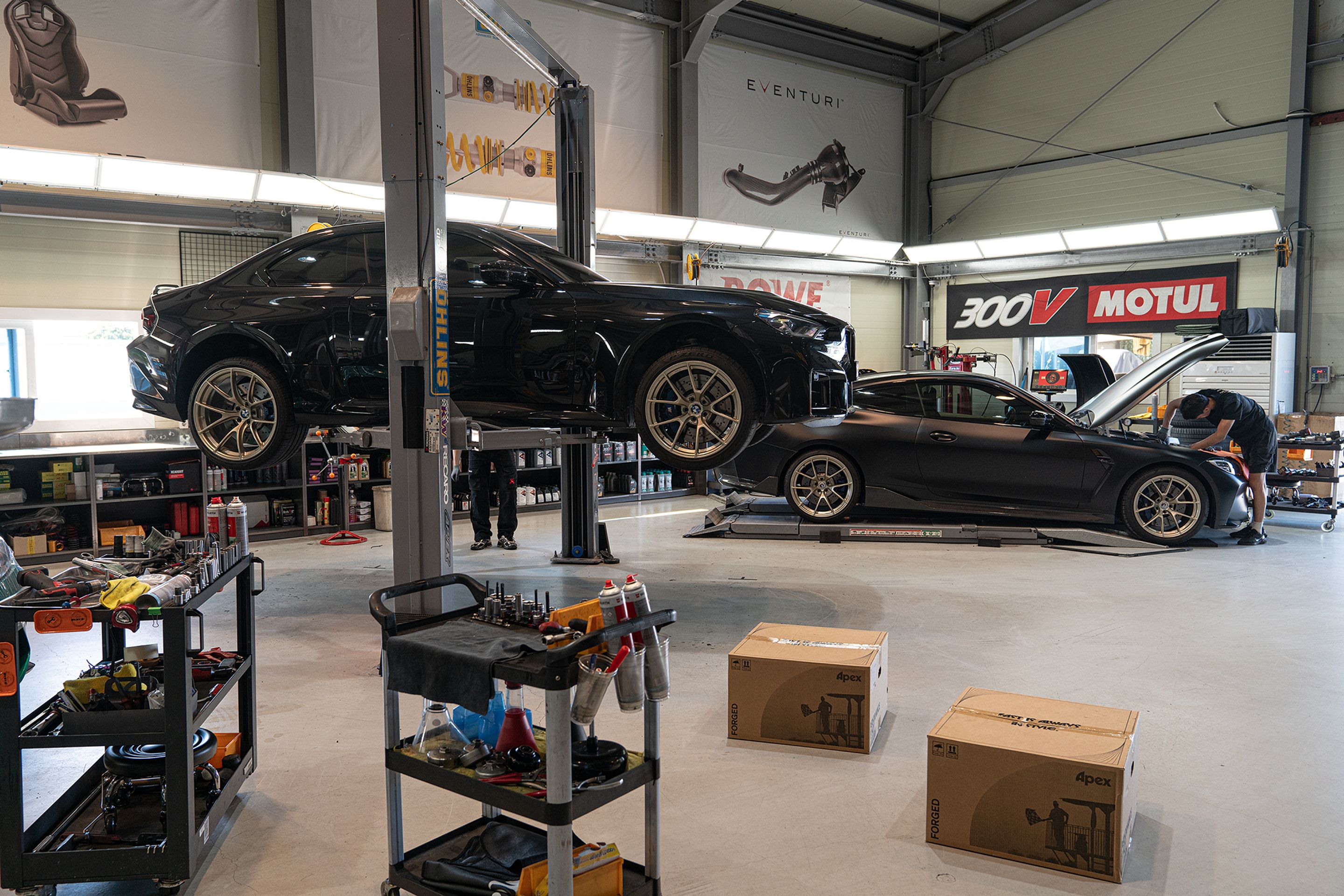 Black BMW G87 M2 with 19"/20" VS-5RS Apex wheels in Motorsport Gold