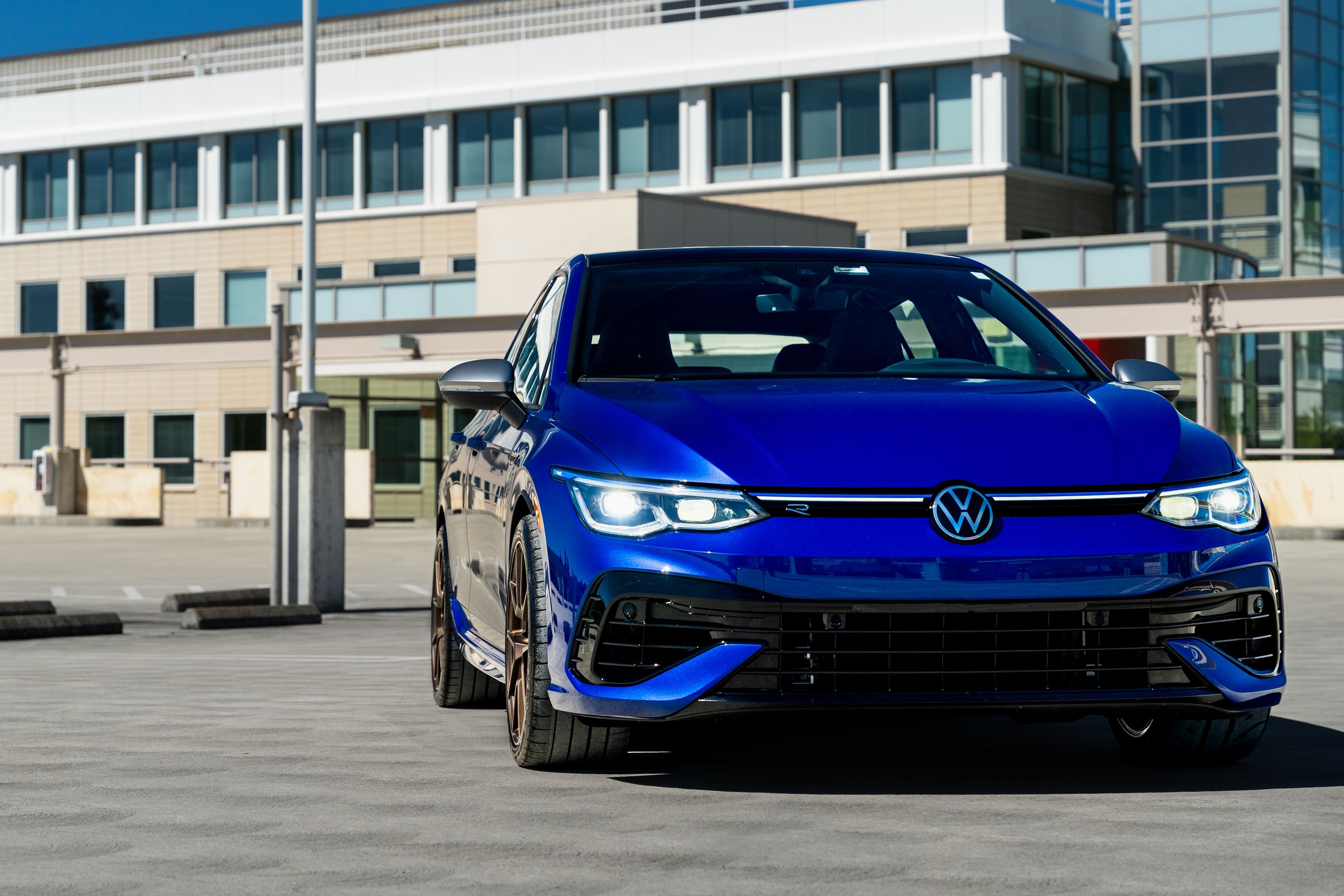 Blue VW MK8 Golf R with 18" VS-5 Apex wheels in Satin Bronze