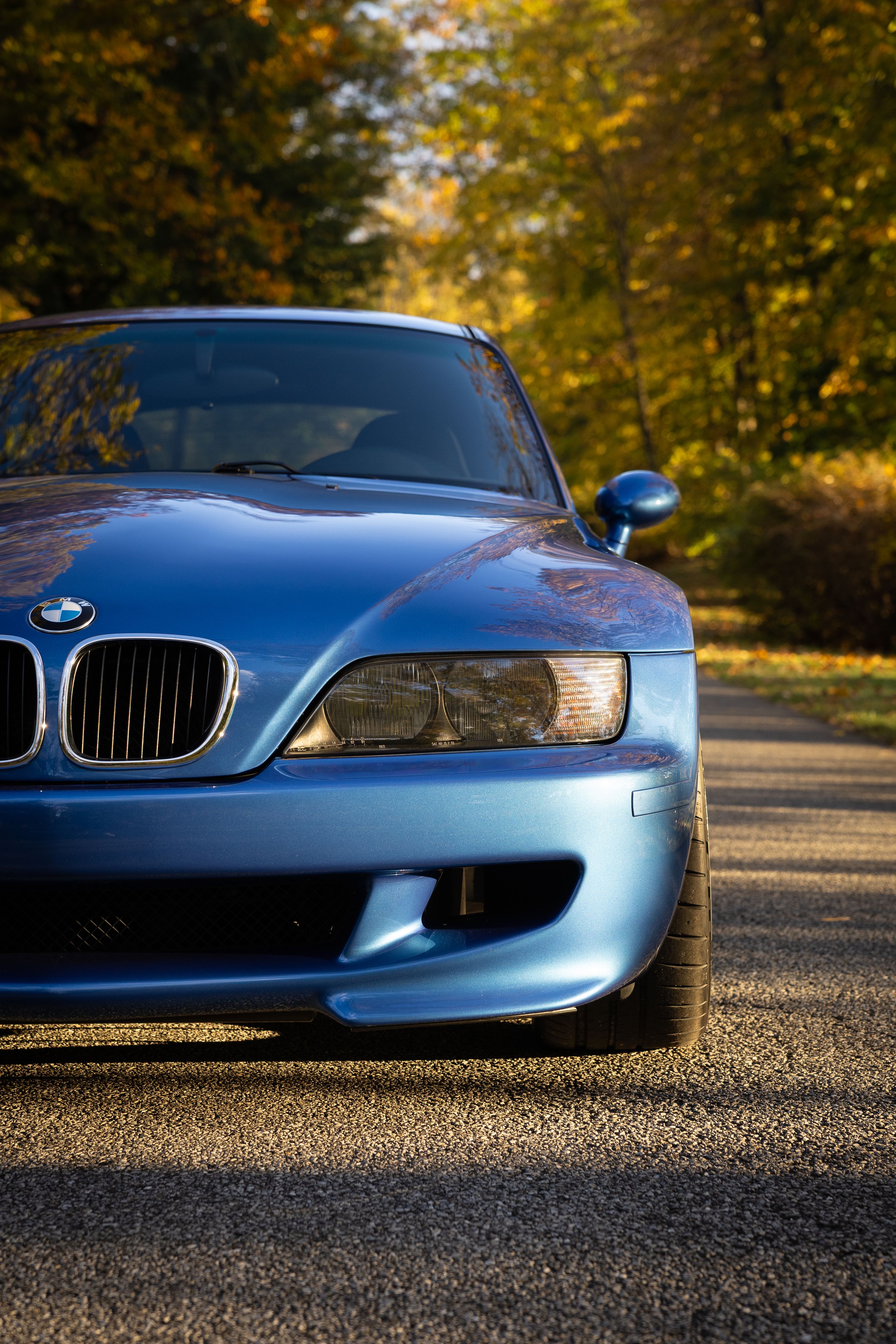 Blue BMW E36/8 Coupe Z3 M with 18" VS-5RS Apex wheels in Brushed Clear