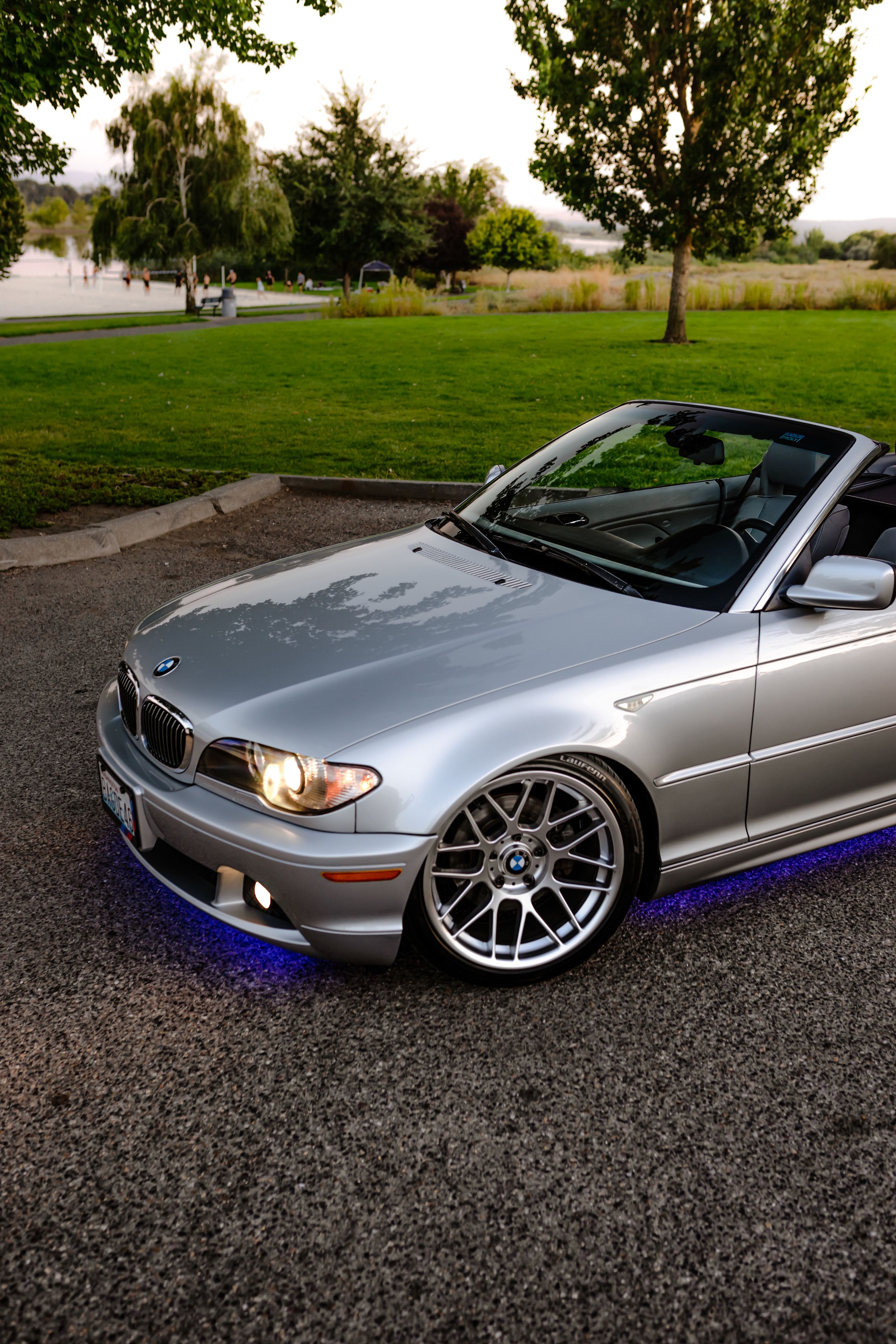 Silver BMW E46 3 Series with 18" ARC-8 Apex wheels in Hyper Silver