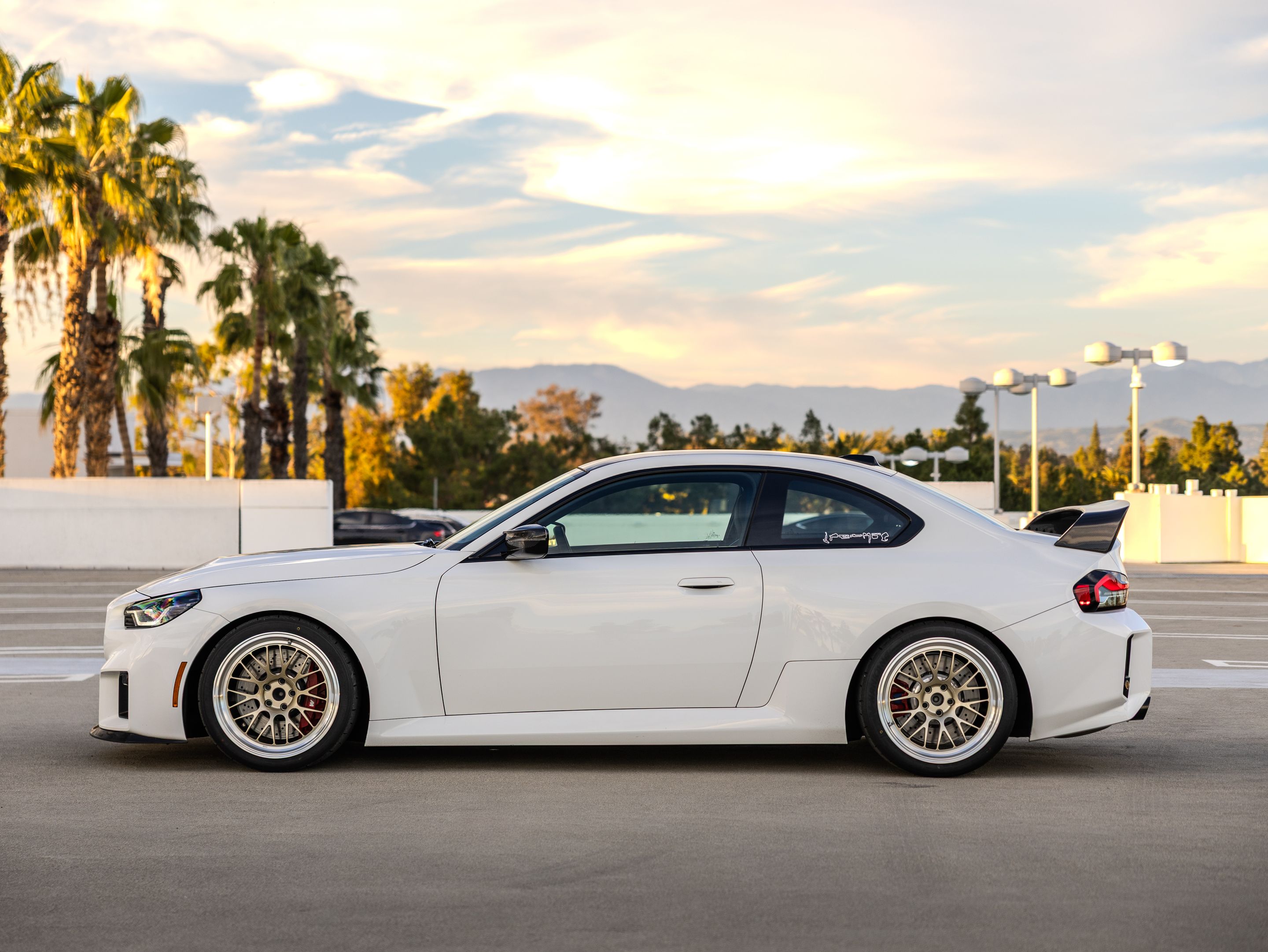 White BMW G87 M2 with 19" ML-10RT Apex wheels in Machined Lip Gloss Motorsport Gold