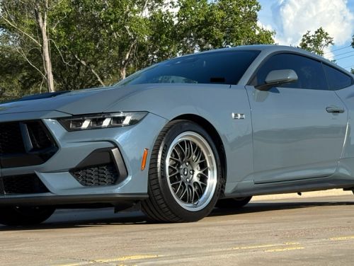 Grey Ford Mustang - ML-10RT in Machined Lip Anthracite