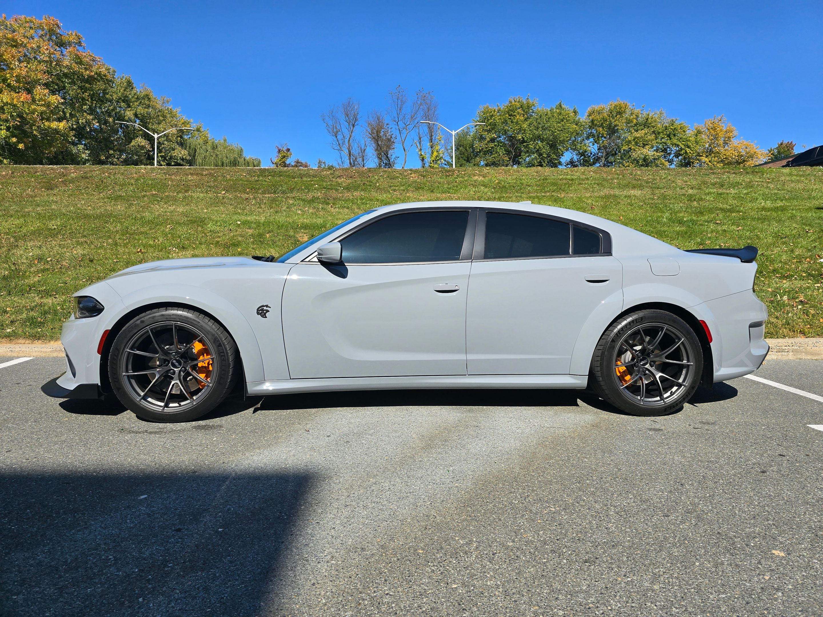 Grey Dodge Charger SRT Hellcat Widebody with 20" VS-5RS Apex wheels in Anthracite