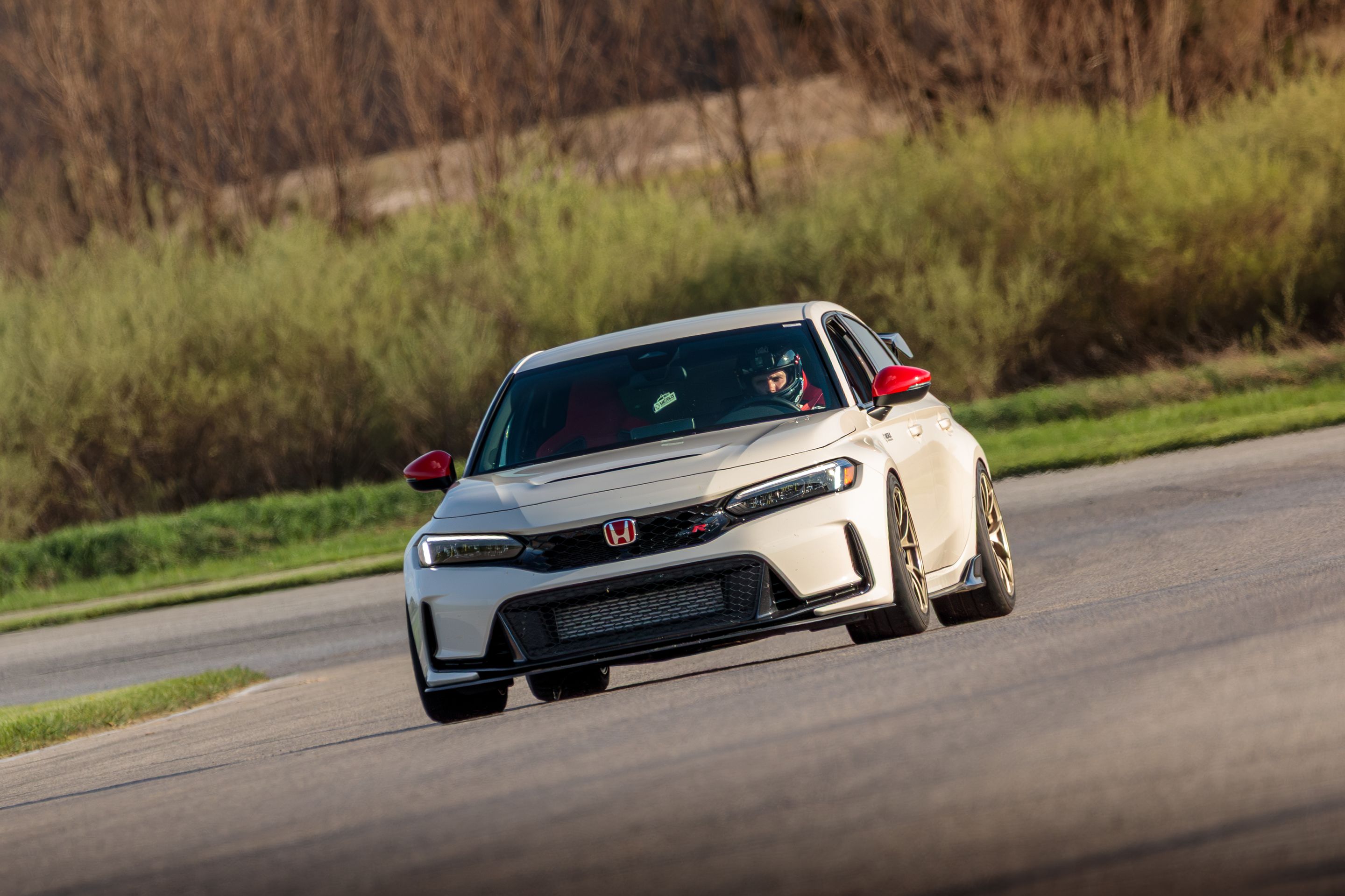 White Honda FL5 Civic Type-R with 18" VS-5RS Apex wheels in Motorsport Gold