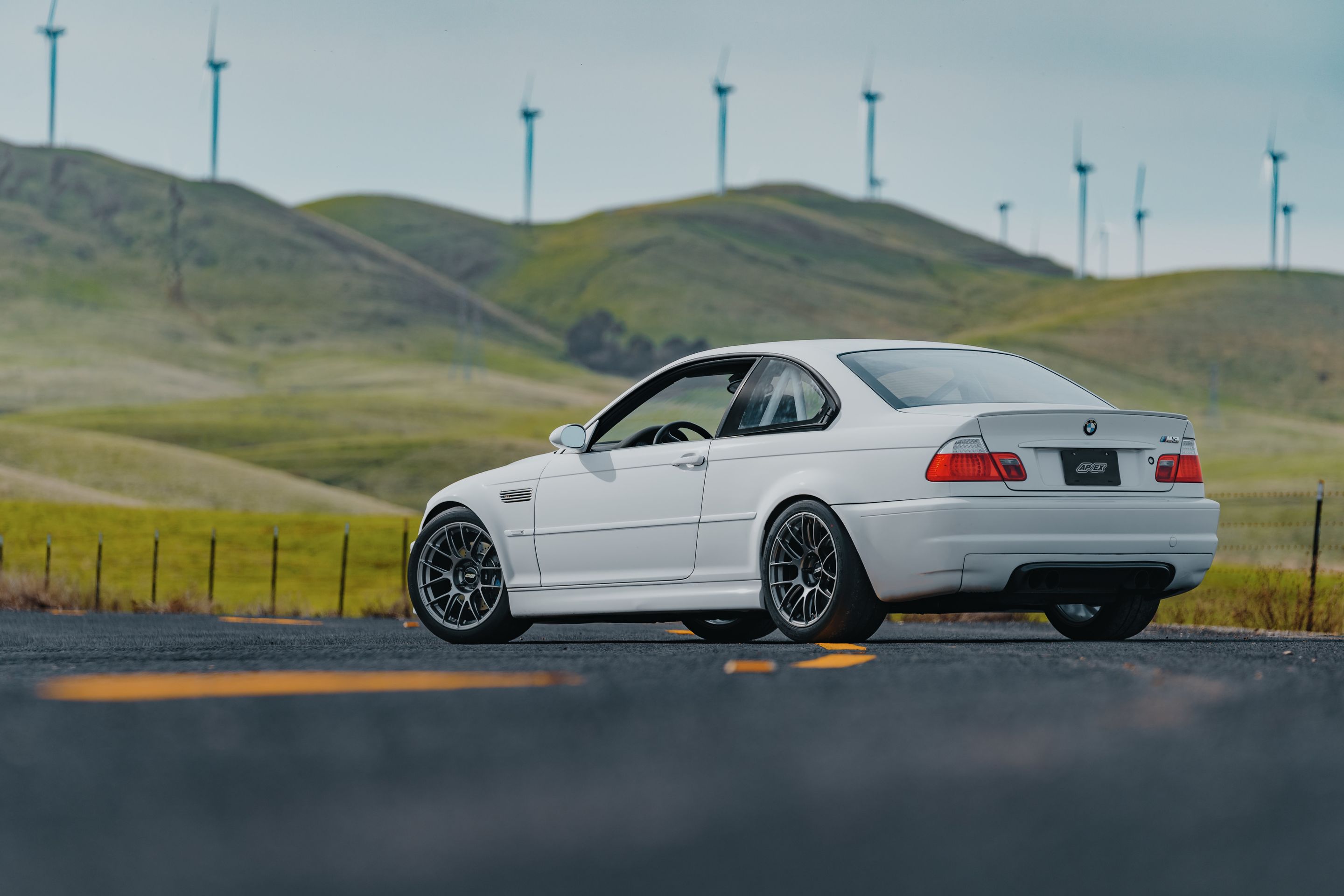 White BMW E46 M3 with 18" EC-7RS Apex wheels in Anthracite