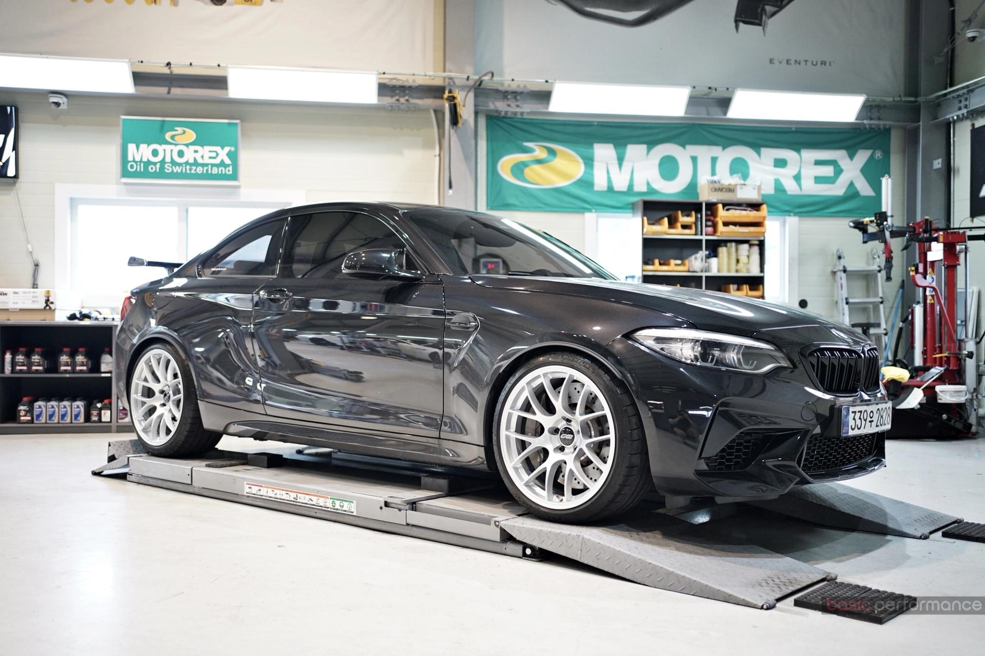 BMW F87 M2 with 19