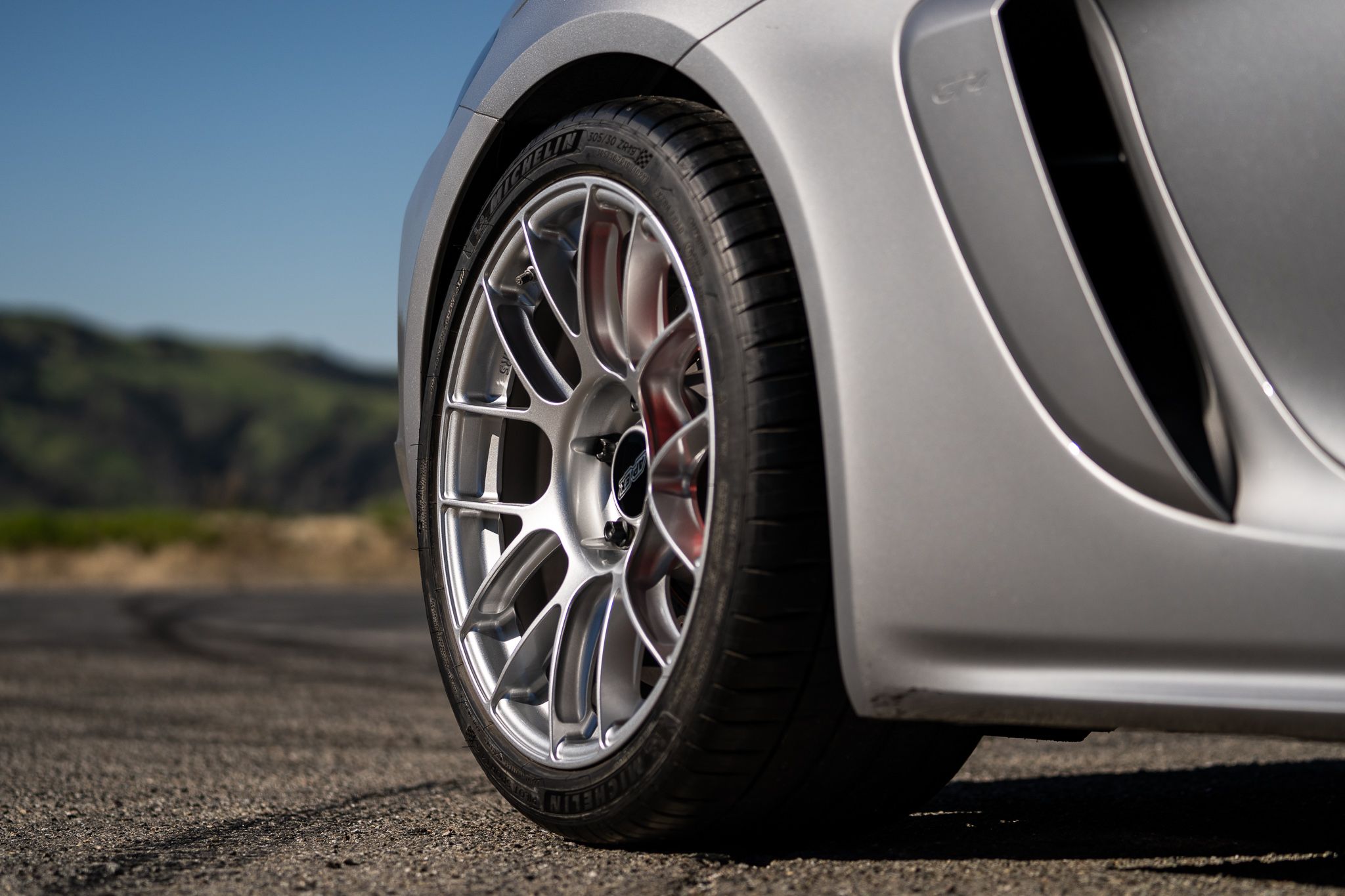 Grey Porsche 718 Cayman GT4 with 19" EC-7RS Apex wheels in Race Silver