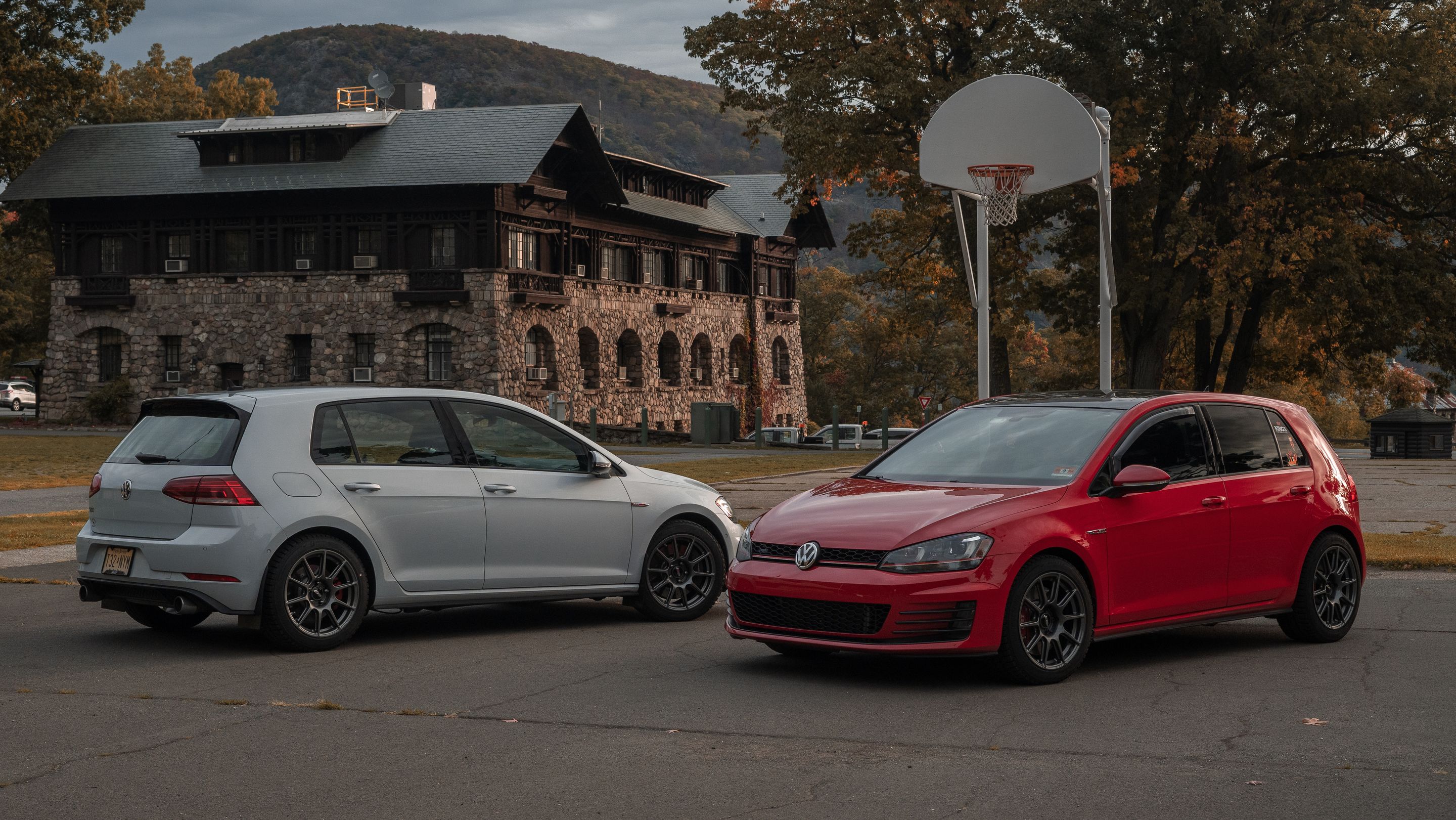 Red VW MK7 GTI with 17" SM-10 Apex wheels in Anthracite