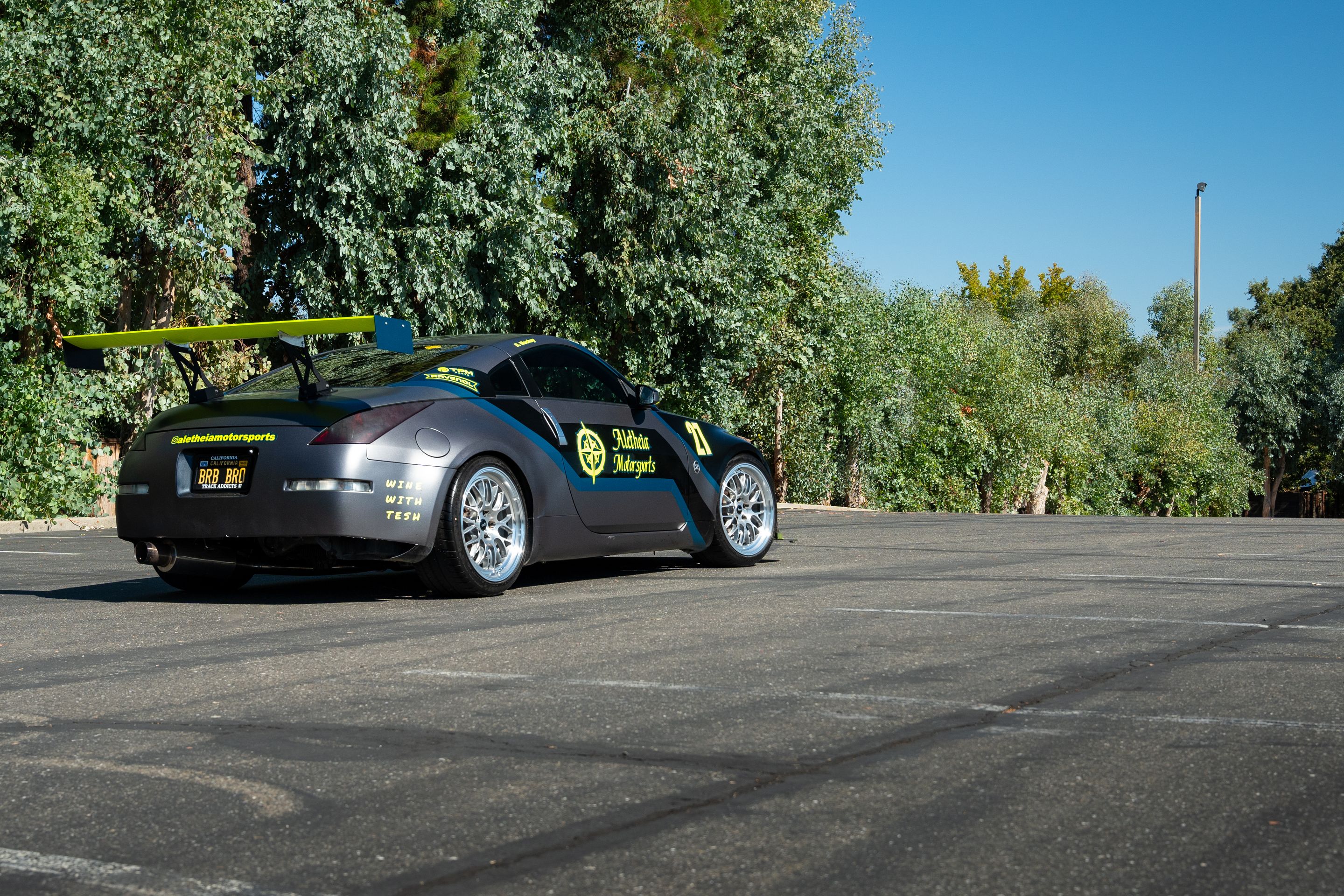 Grey Nissan 350Z with 19" ML-10RT Apex wheels in Machined Lip Brushed Clear