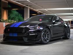 Black Ford Mustang - SM-10 in Anthracite