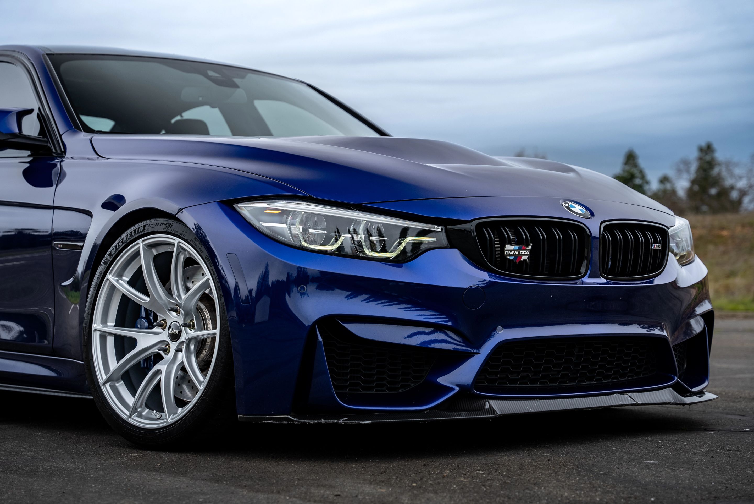Blue BMW F80 M3 with 19" VS-5 Apex wheels in Race Silver