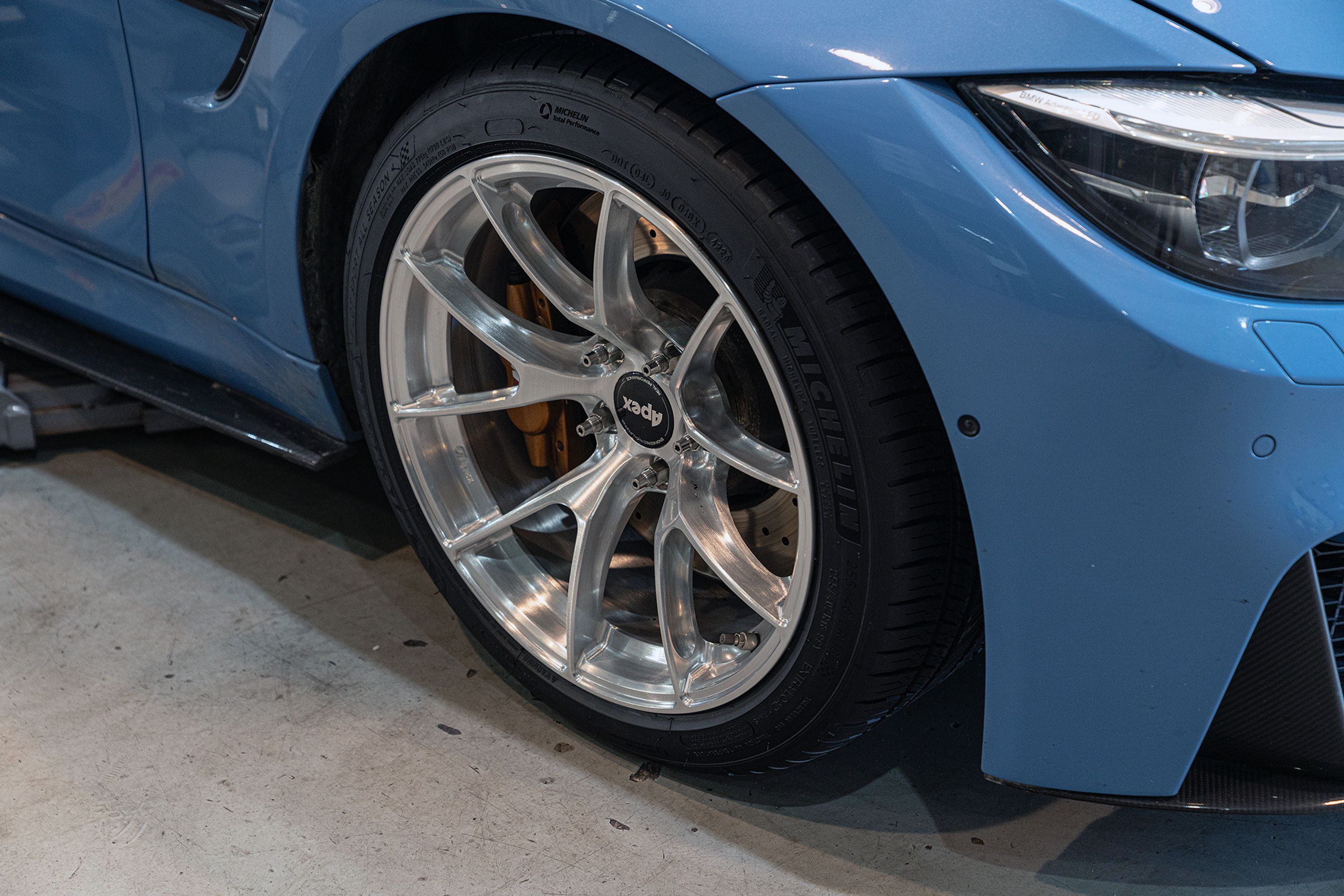 Blue BMW F80 M3 with 18" VS-5RS Apex wheels in Brushed Clear
