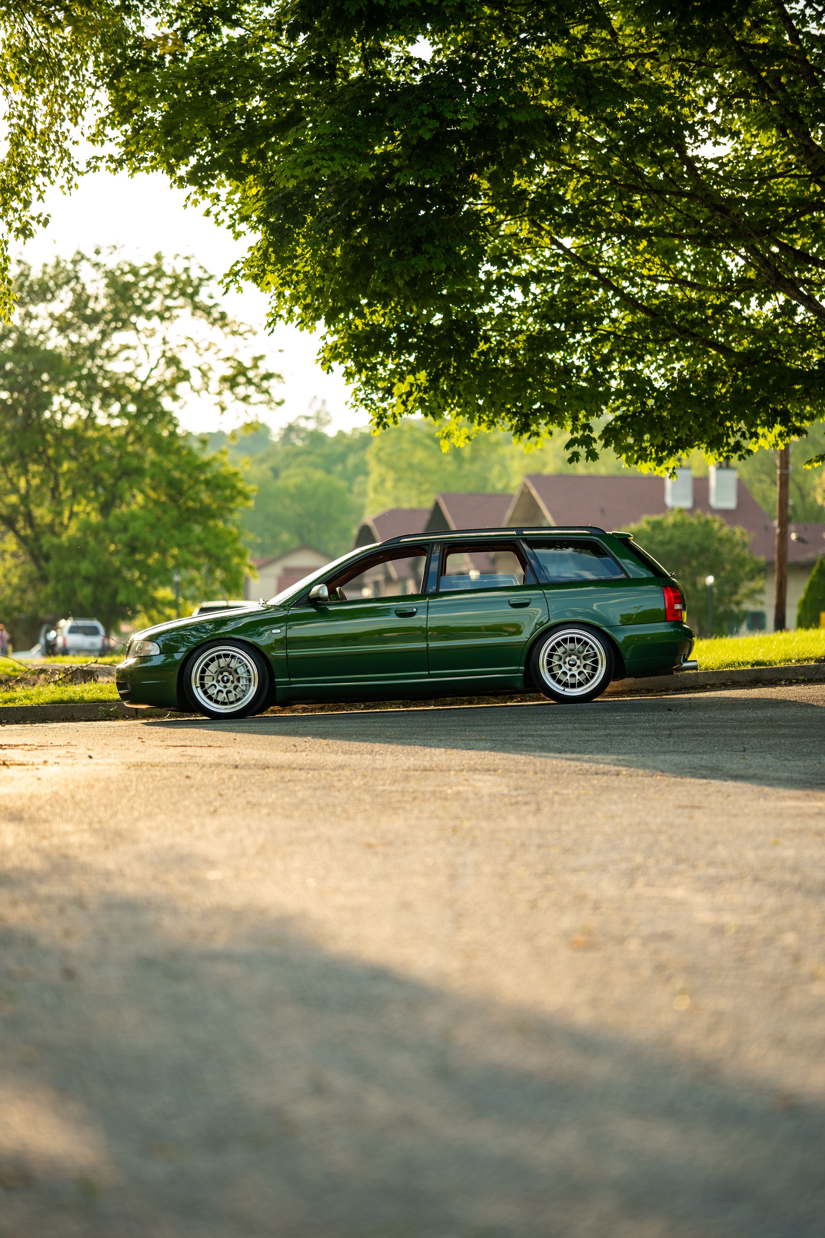 Green Audi B5 S4 Avant/Wagon with 18" ML-10RT Apex wheels in Machined Lip Gloss Motorsport Gold