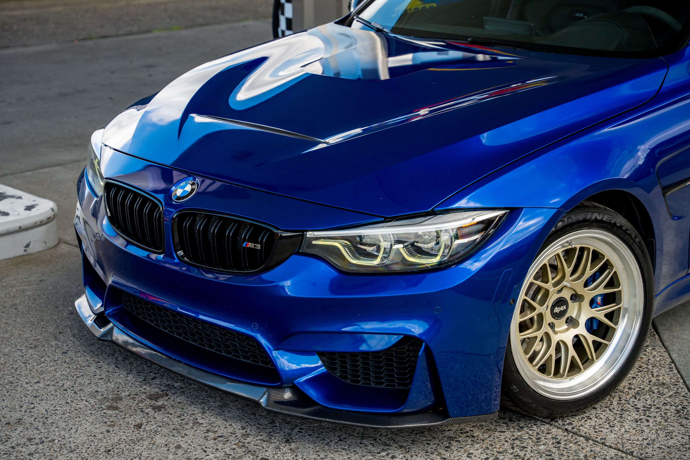 Blue BMW F80 M3 with 18" ML-10RT Apex wheels in Machined Lip Gloss Motorsport Gold