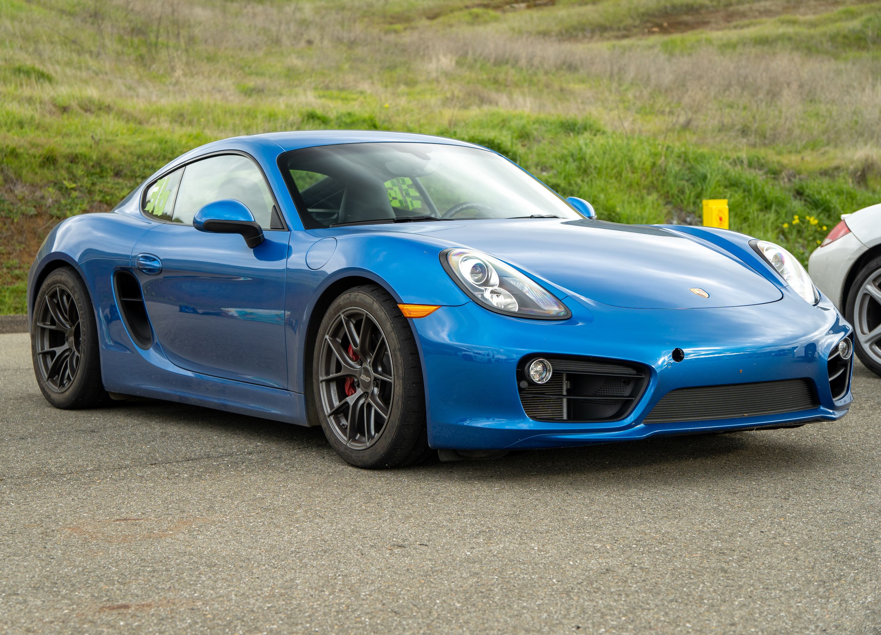 Blue Porsche 981 Cayman S with 18" VS-5RS Apex wheels in Anthracite