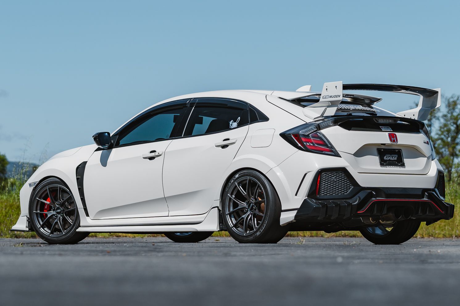 White Honda FK8 Civic Type-R with 18" VS-5RS Apex wheels in Anthracite