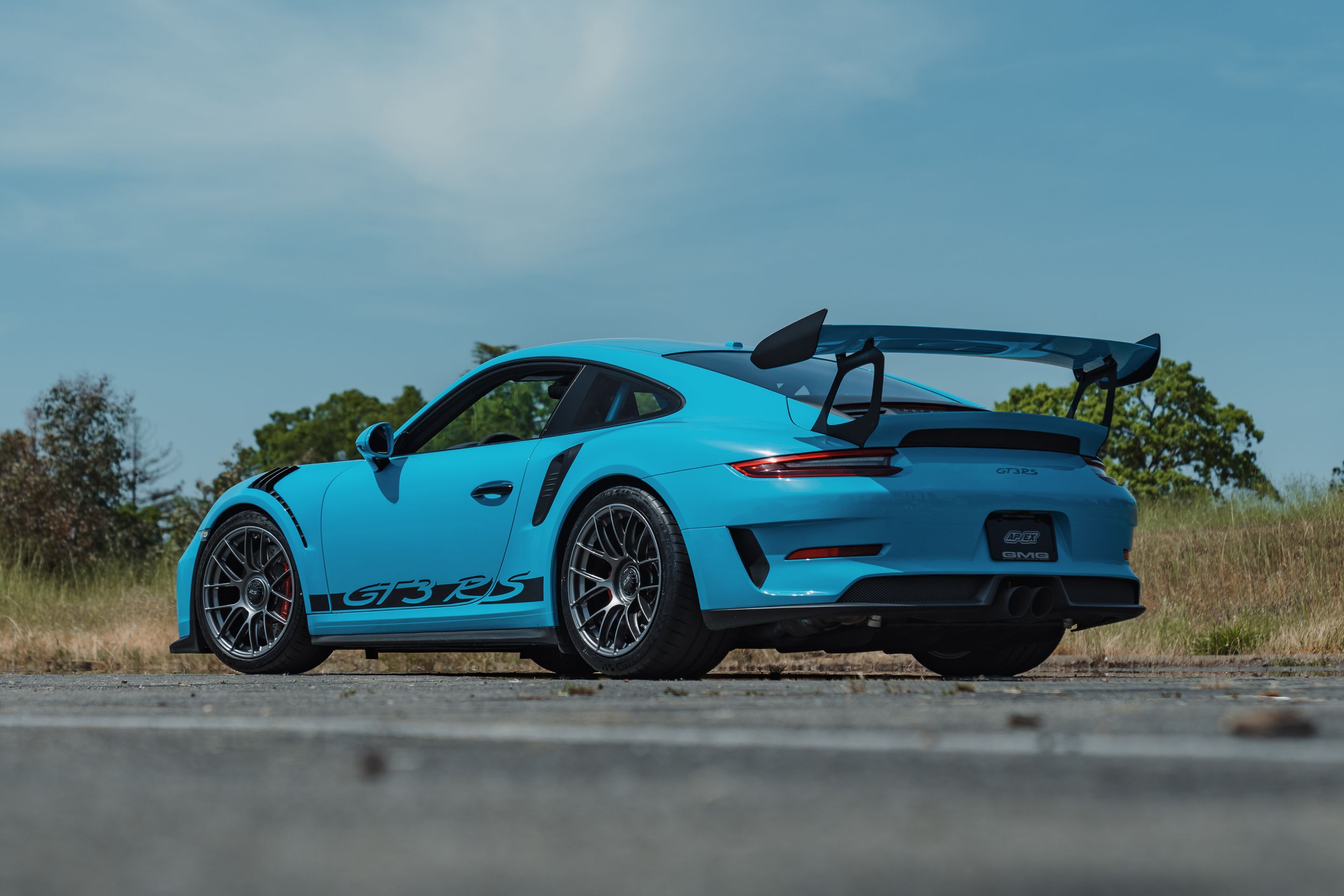 Blue Porsche 911 991.2 GT3 RS with 19" EC-7RS Apex wheels in Anthracite