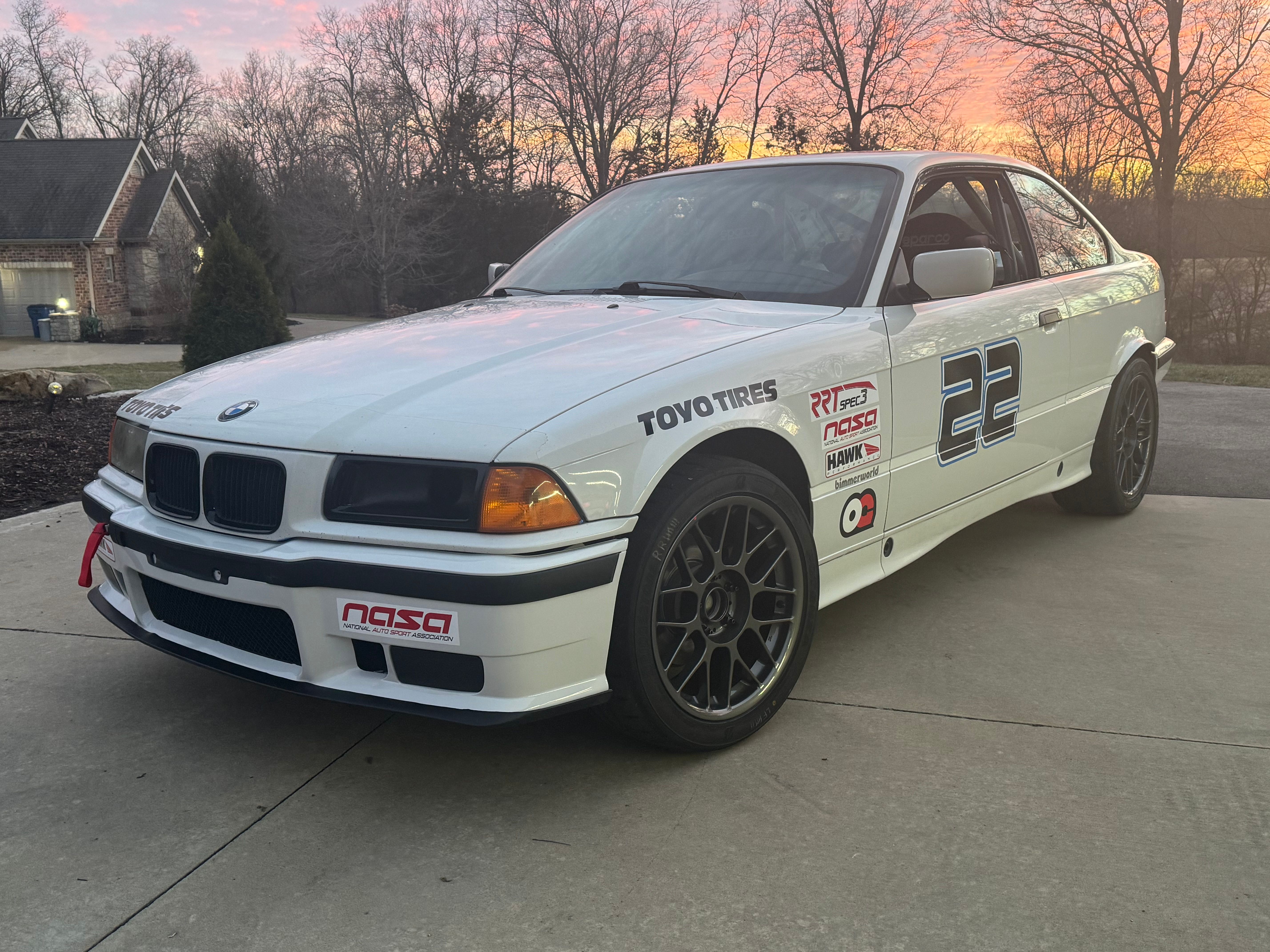 White BMW 3 Series - ARC-8 in Anthracite