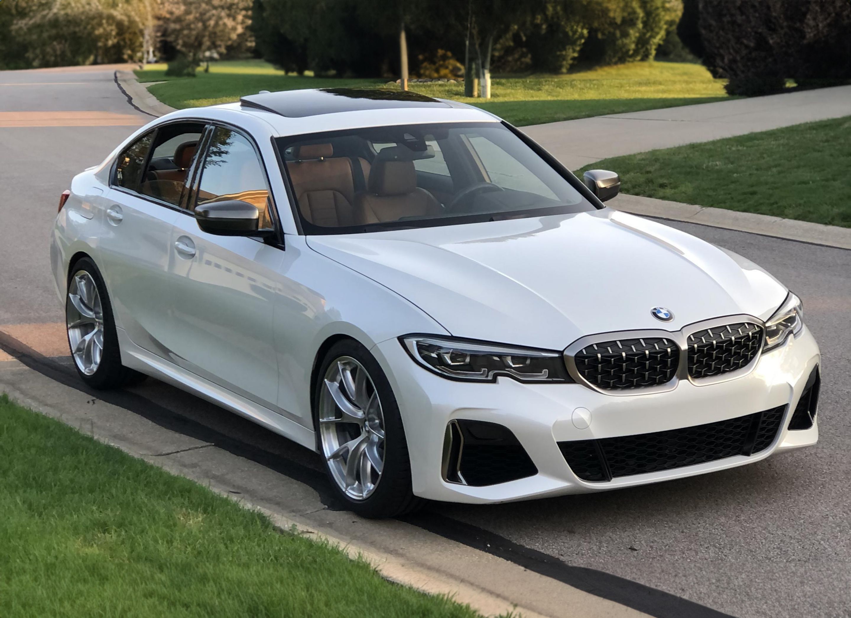 White BMW G20 Sedan 3 Series with 19" VS-5RS Apex wheels in Brushed Clear