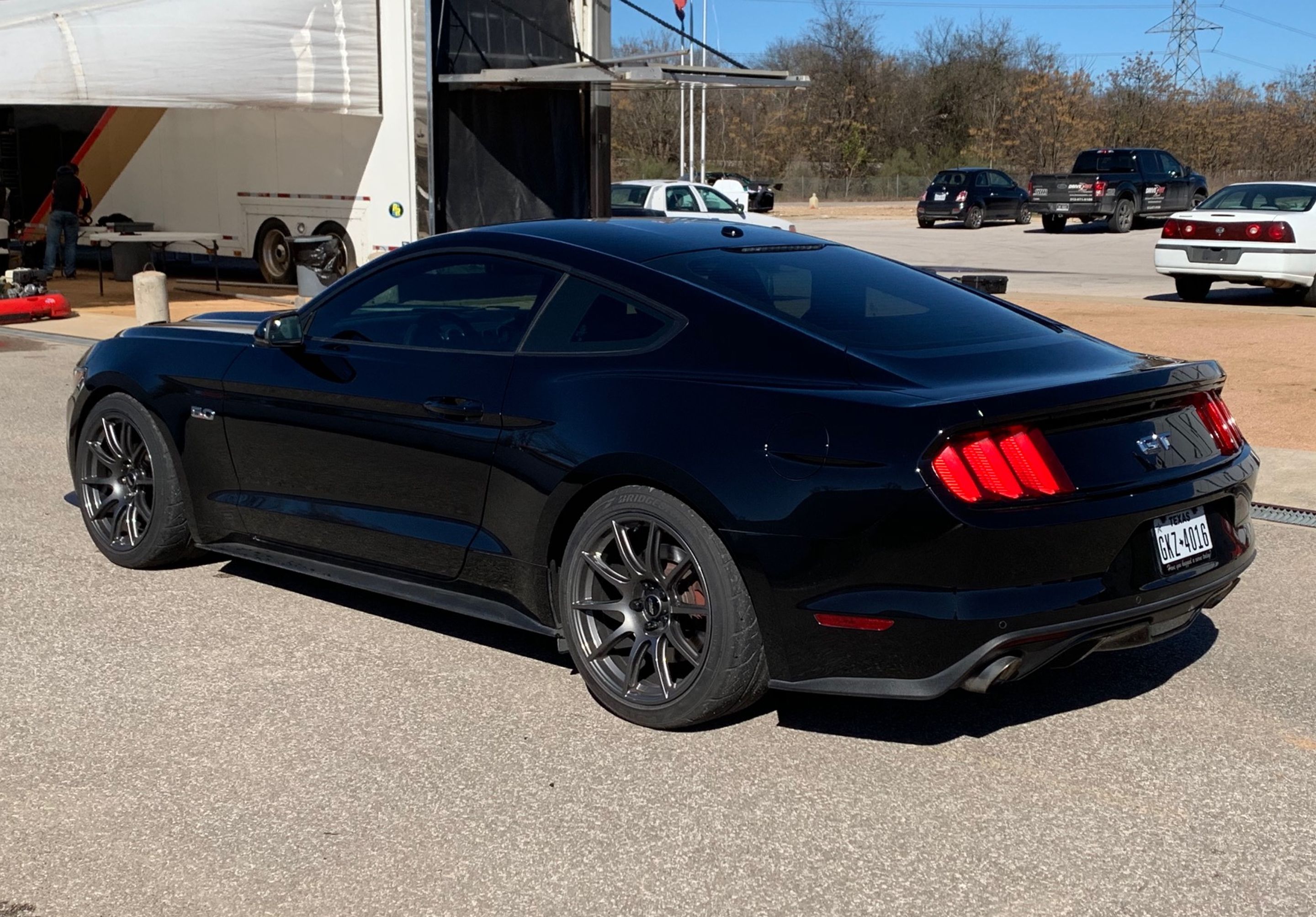 Black Ford S550 Mustang GT with 19" SM-10 Apex wheels in Anthracite