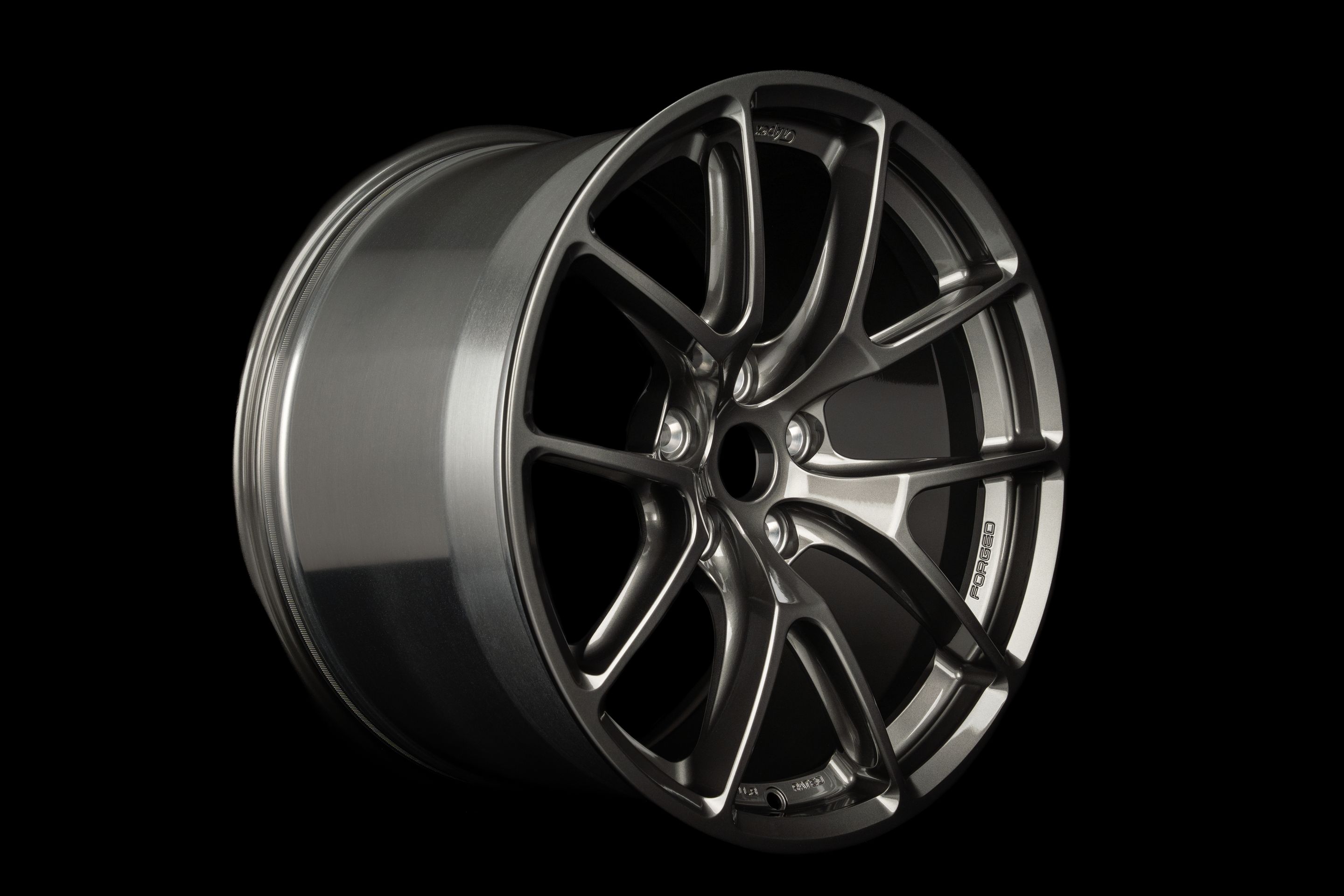White Ford Performance Mustang Dark Horse R with 18" VS-5RE Apex wheels in Anthracite