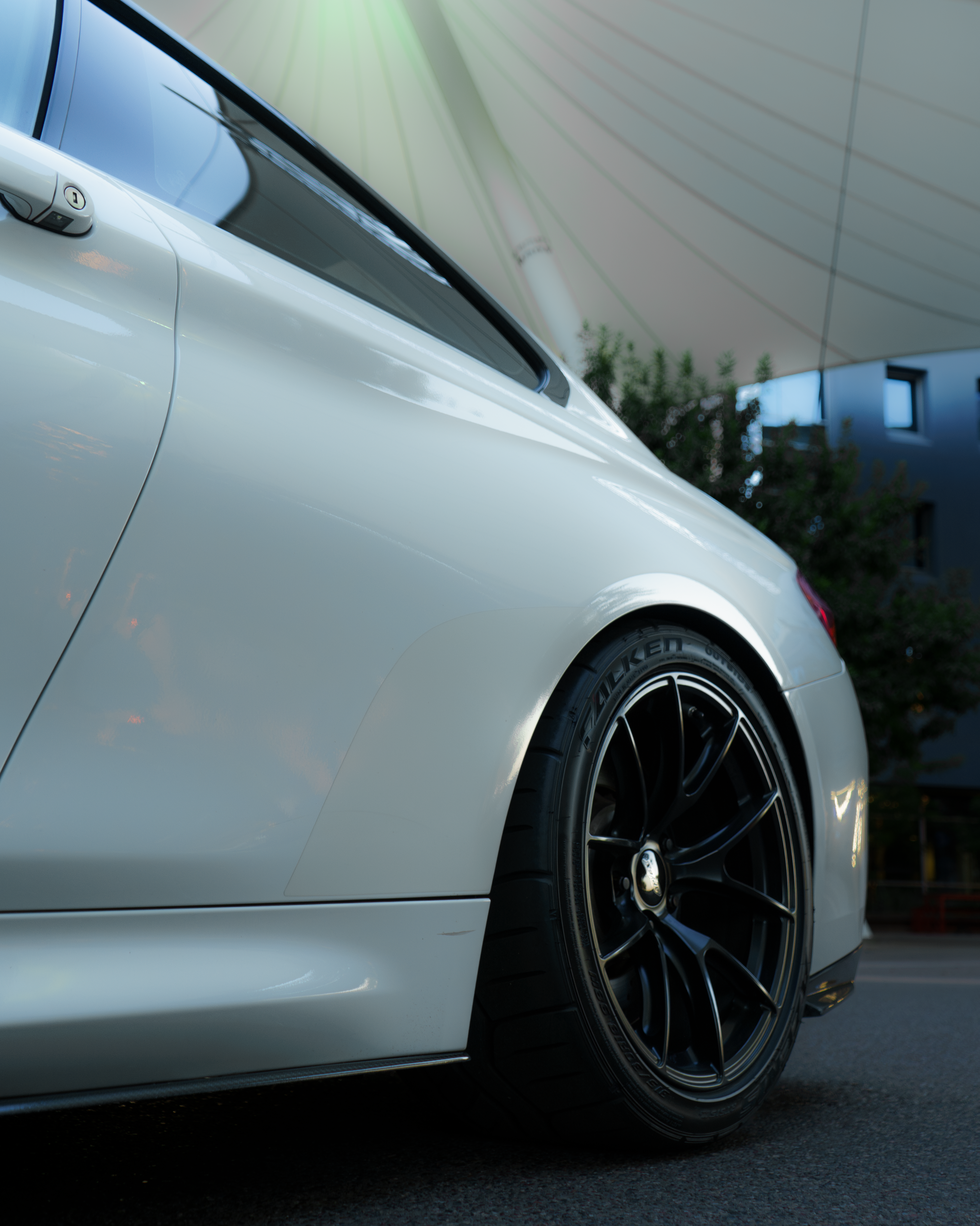 White BMW F82 Coupe M4 with 18" VS-5RS Apex wheels in Satin Black