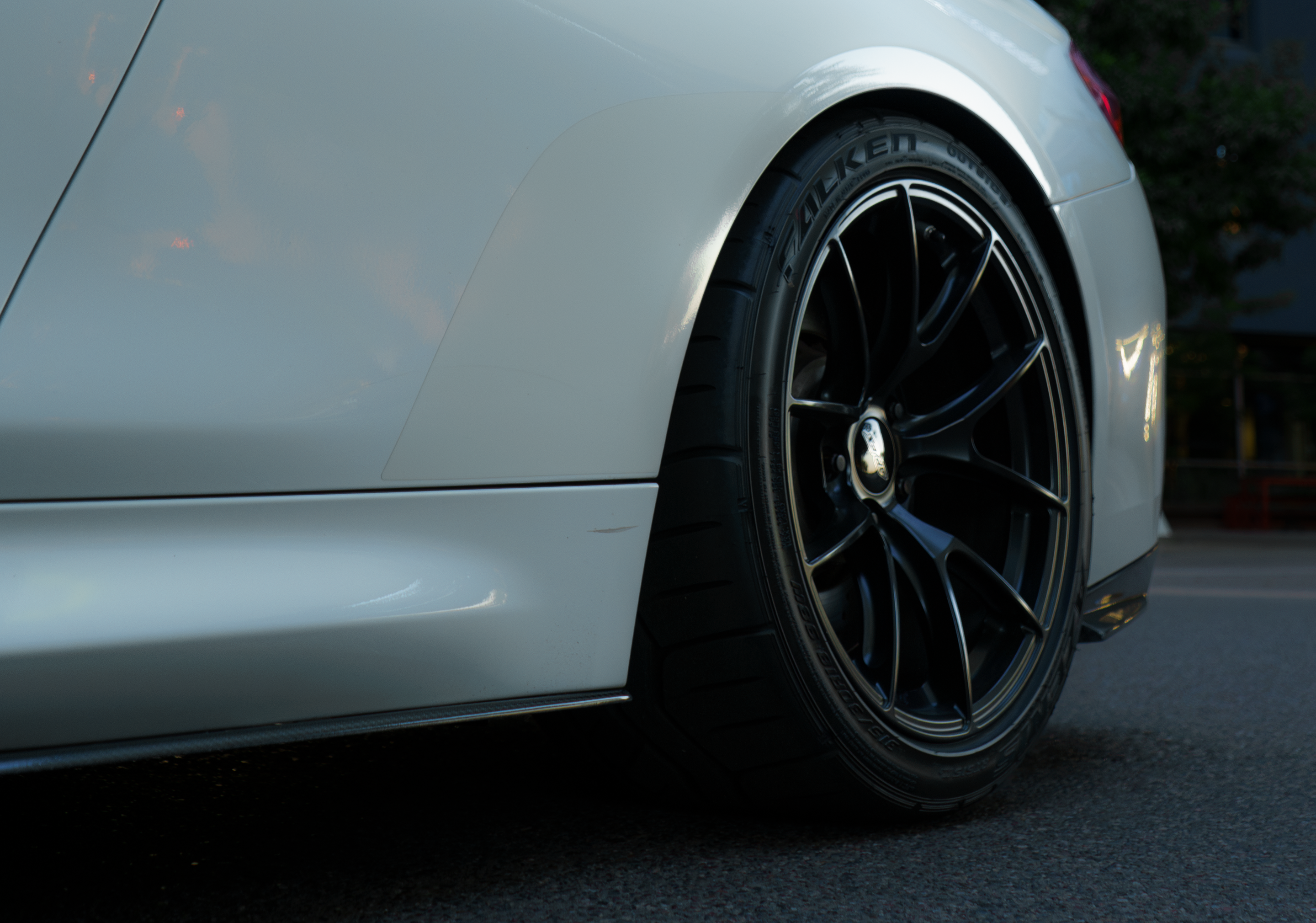White BMW F82 Coupe M4 with 18" VS-5RS Apex wheels in Satin Black