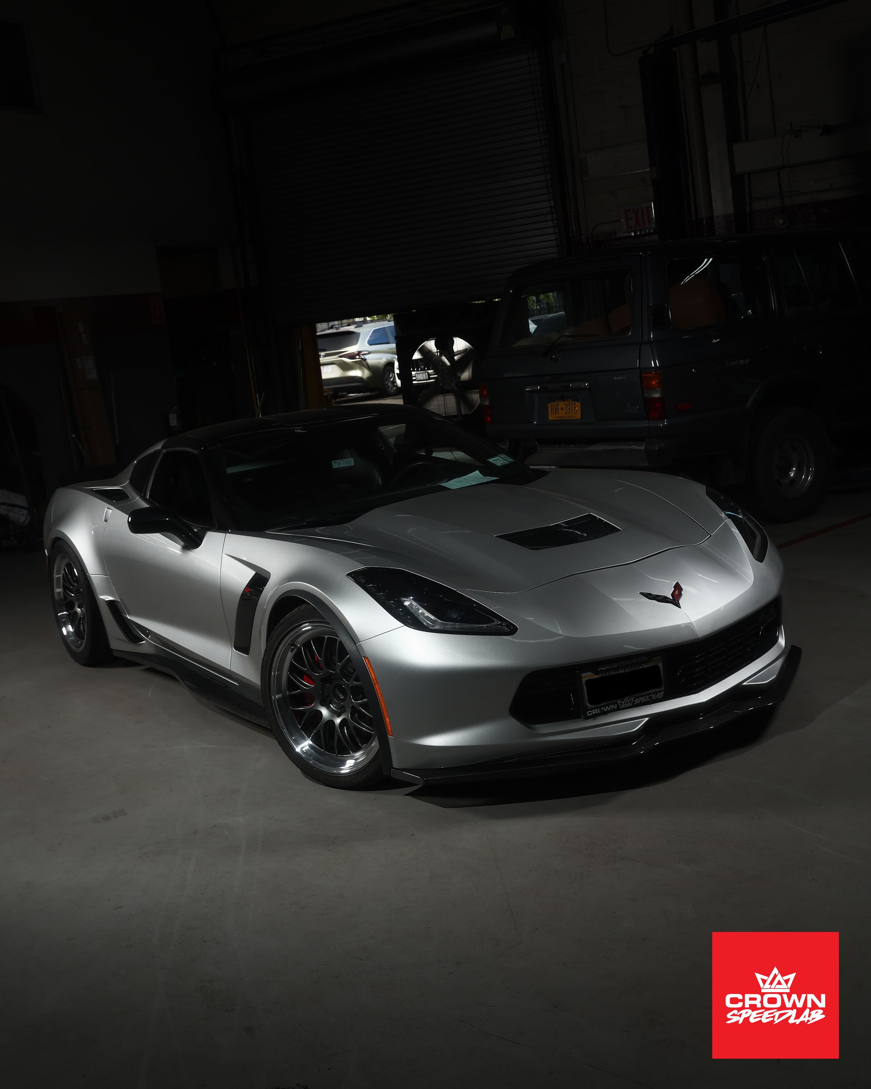 Silver Chevrolet C7 Corvette Z06 with 19"/20" ML-10RT Apex wheels in Machined Lip Anthracite