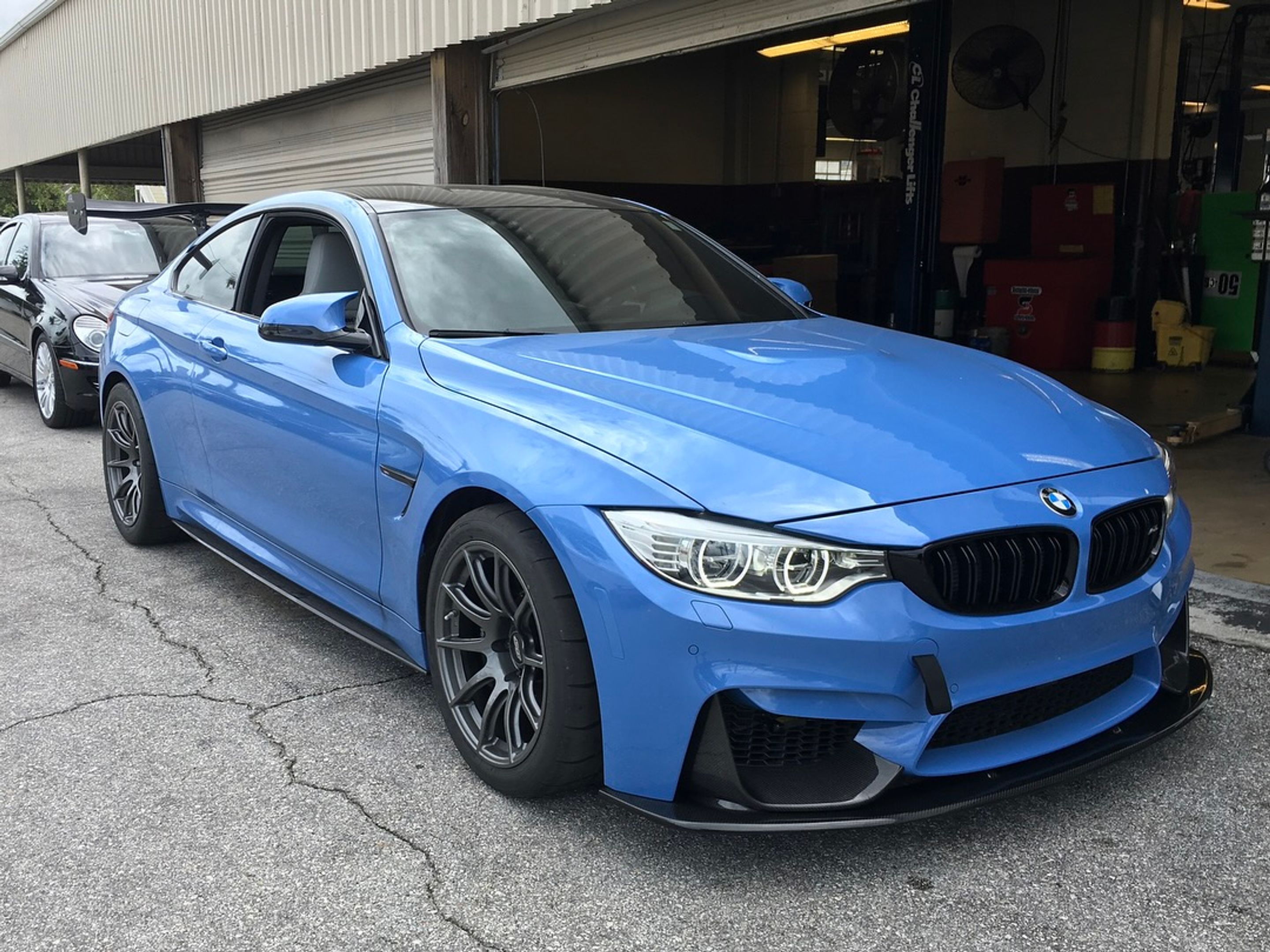 Blue BMW F82 Coupe M4 with 18" SM-10 Apex wheels in Anthracite