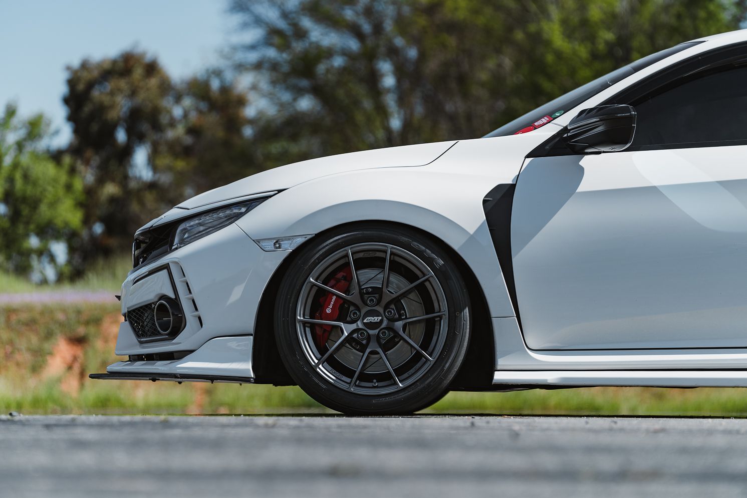White Honda FK8 Civic Type-R with 18" VS-5RS Apex wheels in Anthracite