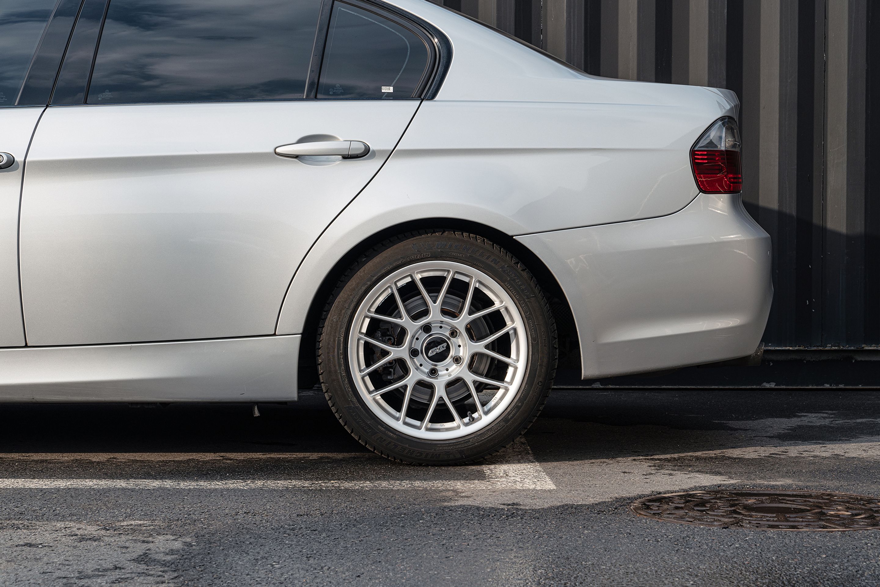 Silver BMW E90 Sedan 3 Series with 17" ARC-8 Apex wheels in Hyper Silver